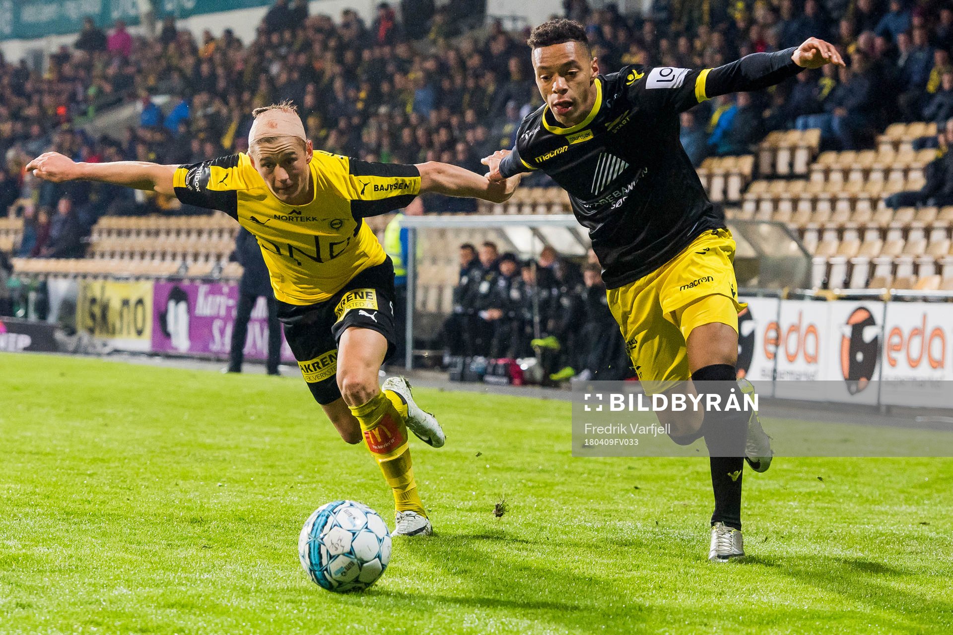 Fredrik Krogstad of Lillestrøm and Kevin Kabran of Start