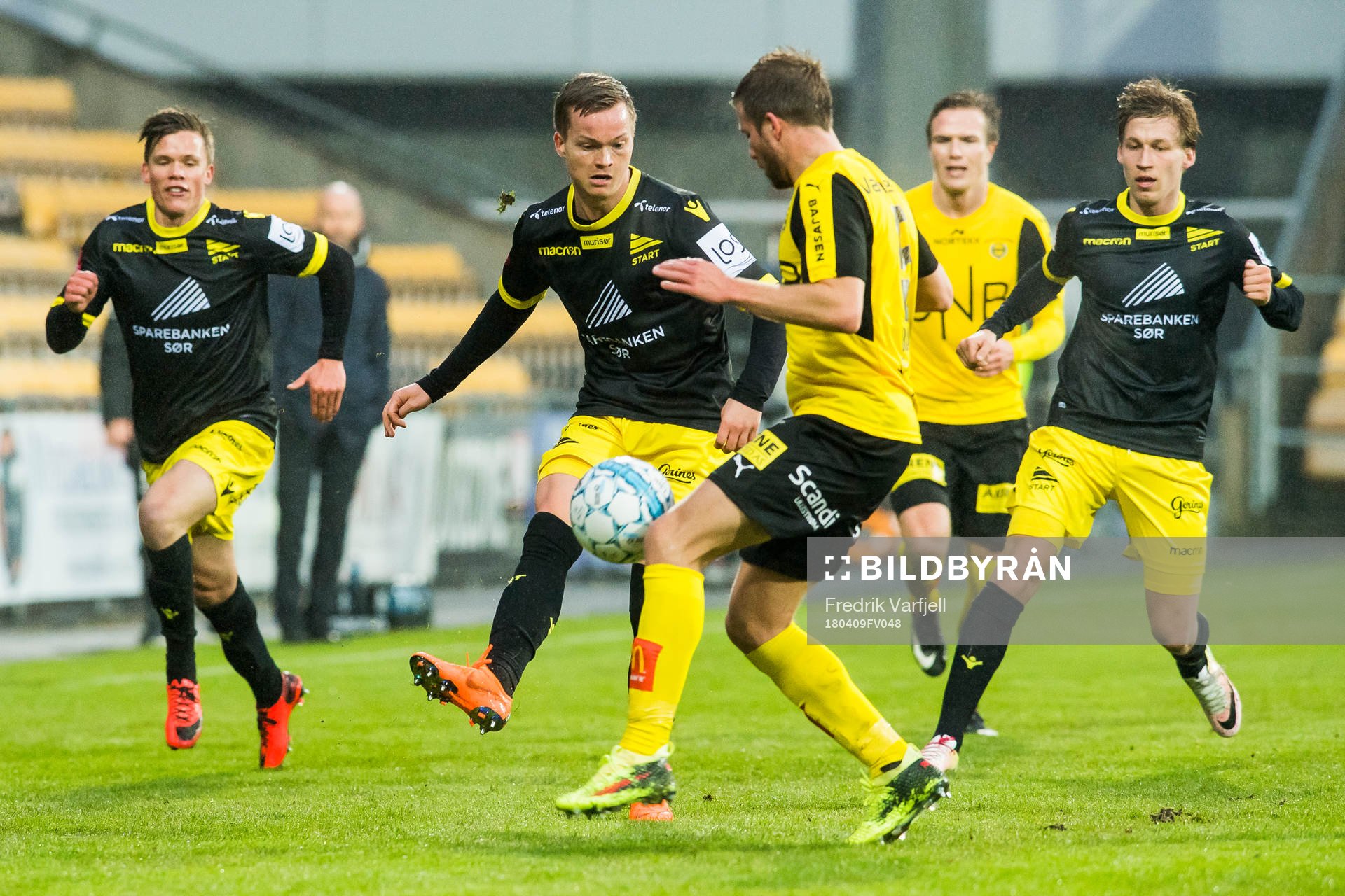 Aron Sigurdarson of Start and Simen Rafn of Lillestrøm