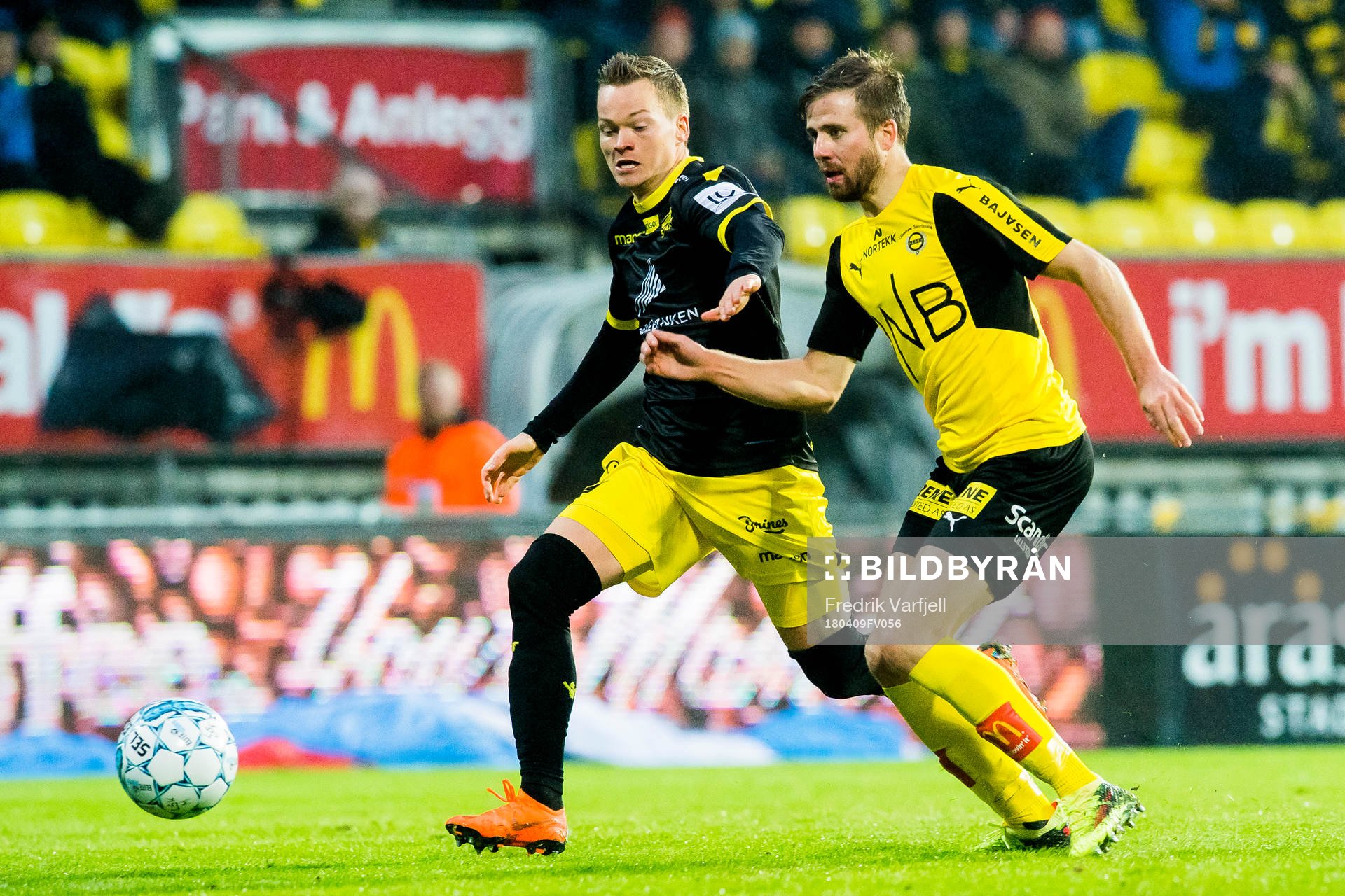 Aron Sigurdarson of Start and Simen Rafn of Lillestrøm