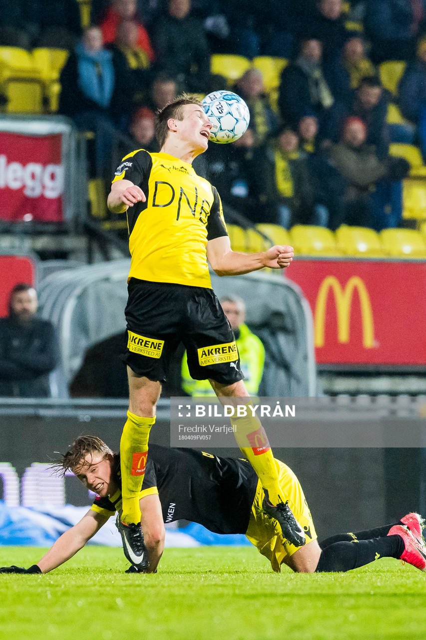 Simen Kind Mikalsen of Lillestrøm and Tobias Christensen