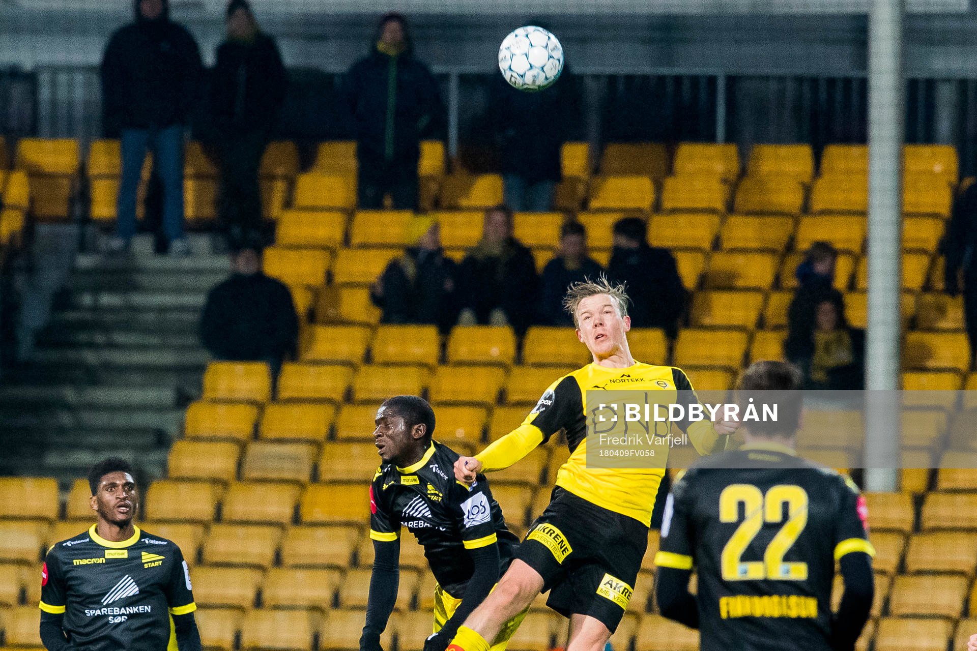 Afeez Aremu of Start and Erling Knudtzon of Lillestrøm