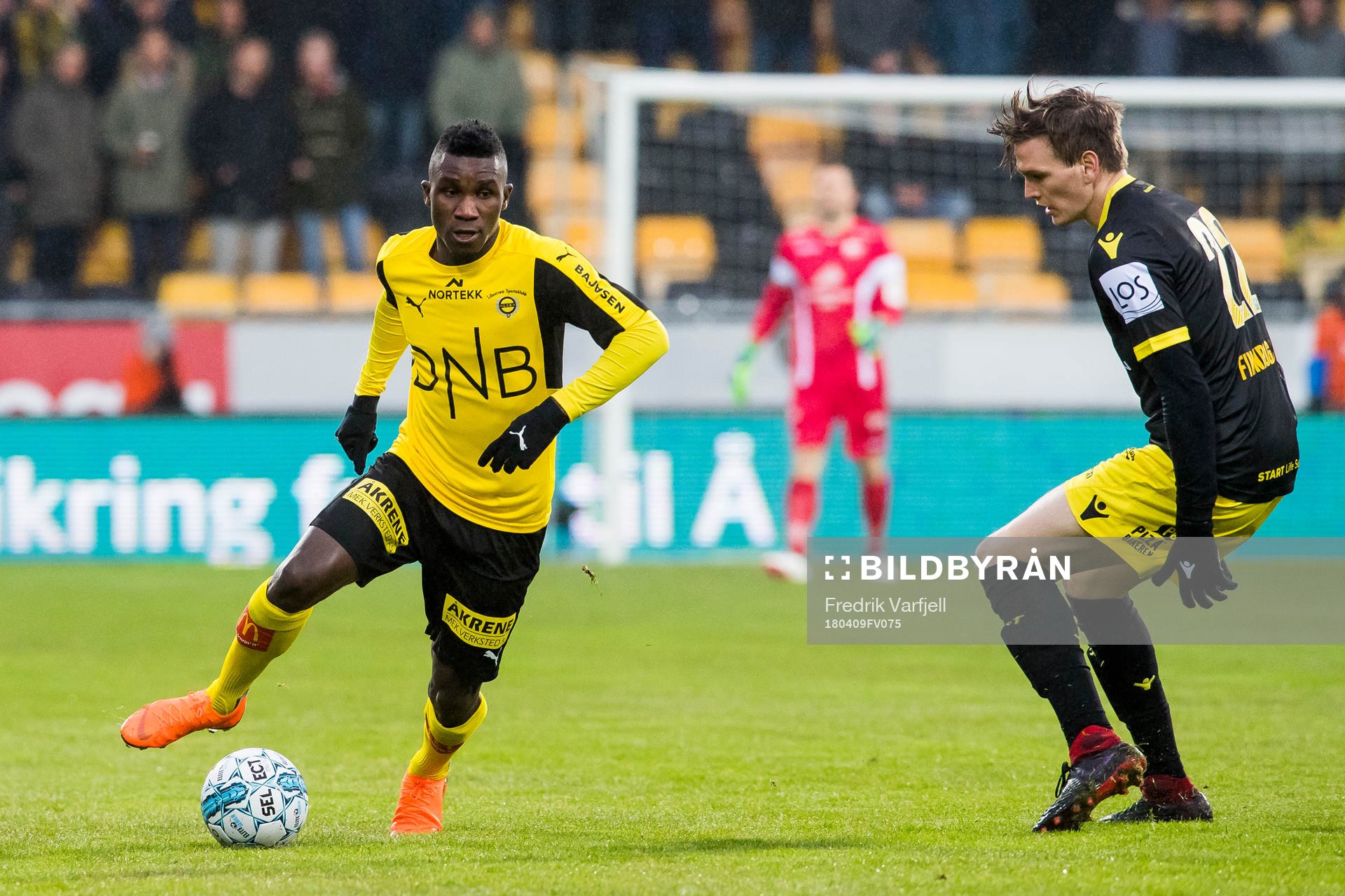 Ifeanyi Mathew of Lillestrøm and Kristjan Floki