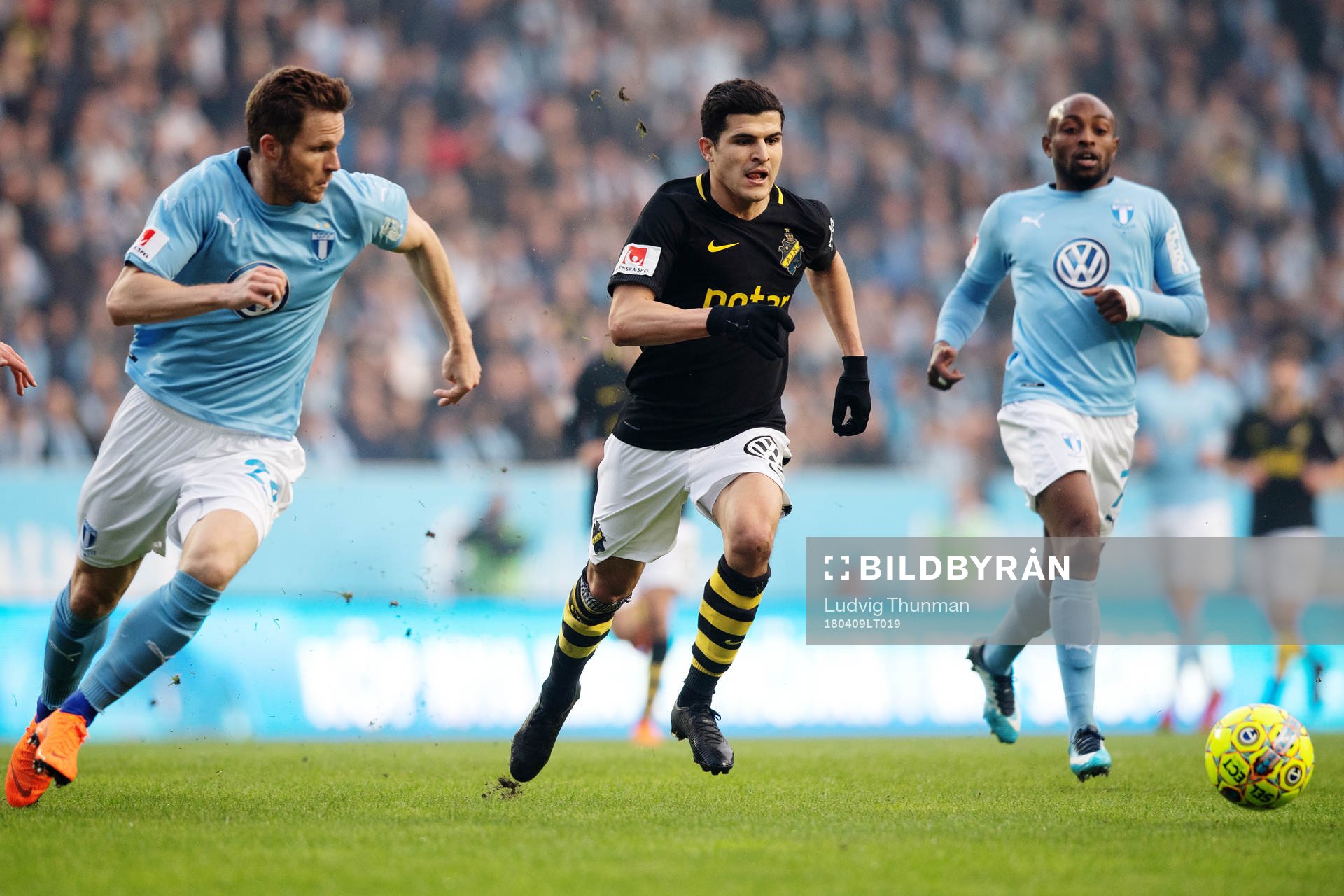 Malmö FFs Lasse Nielsen jagar AIKs Tarik Elyounoussi