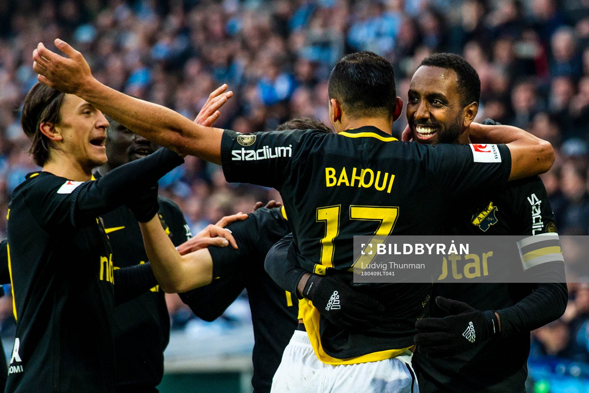 s Kristoffer Olsson, Nabil Bahoui kramar om Henok Goitom