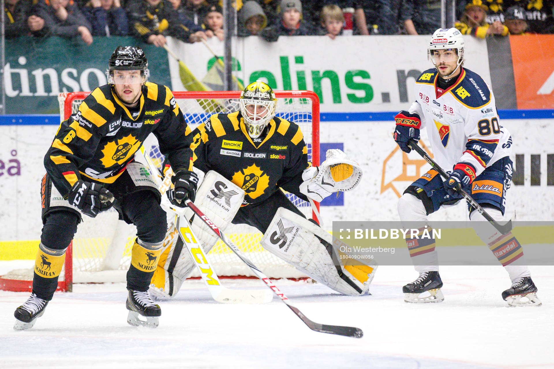 Skellefteås Filip Berglund och målvakt Joni Ortio