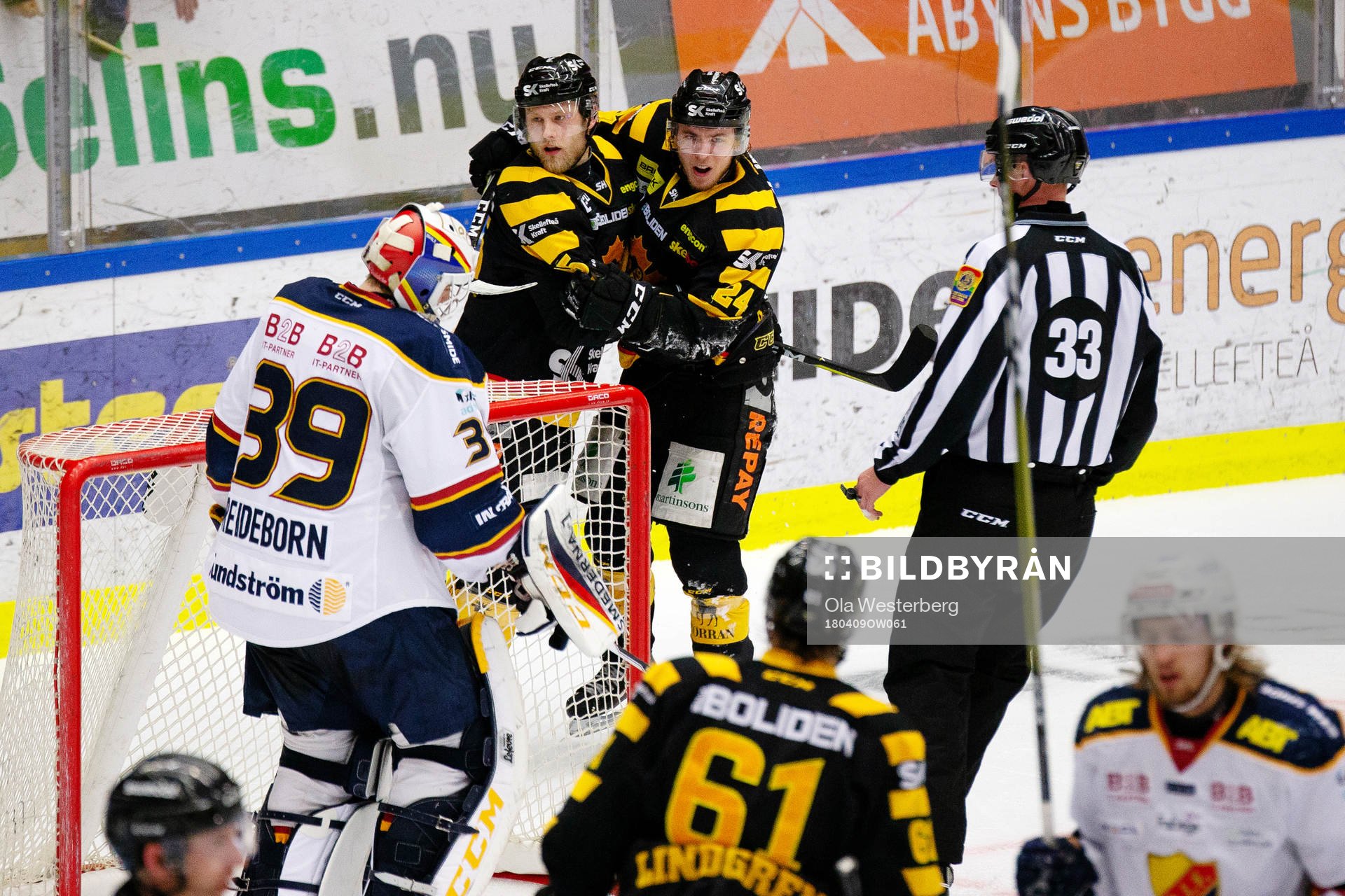 Skellefteås Oscar Möller och Andreas Wingerli jublar