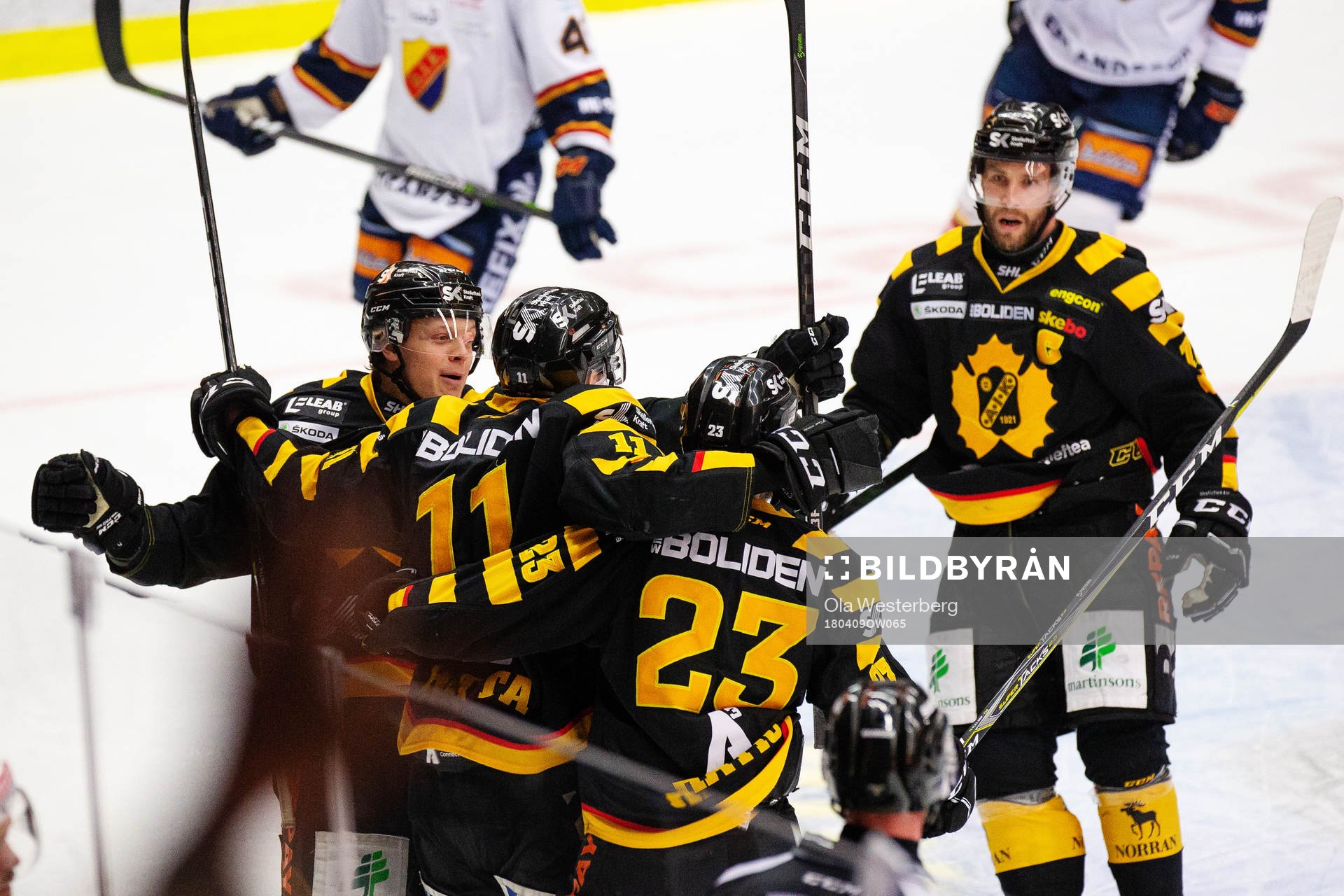Skellefteås Henrik Hetta och Pontus Petterström jublar