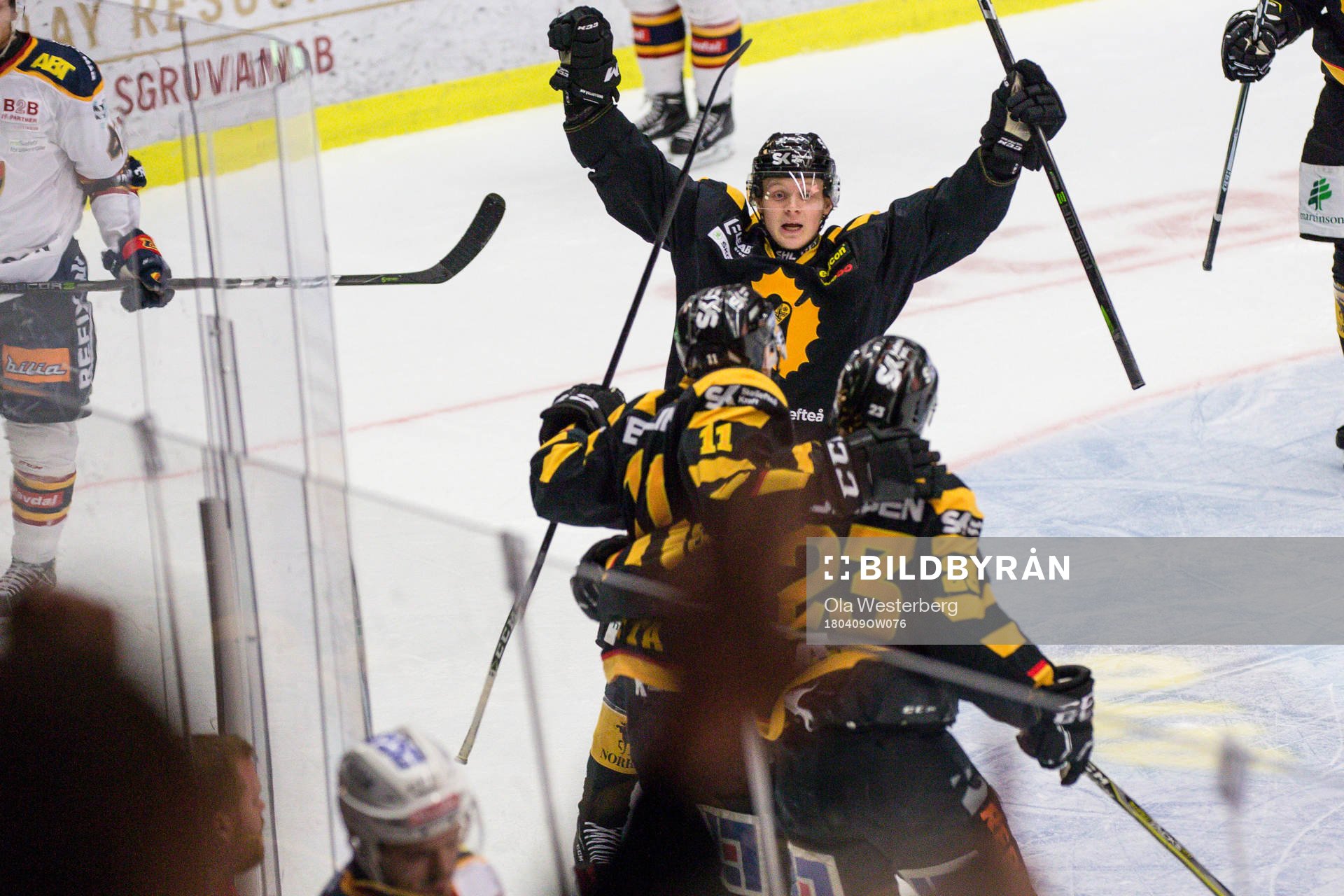 Skellefteås Henrik Hetta och Pontus Petterström jublar