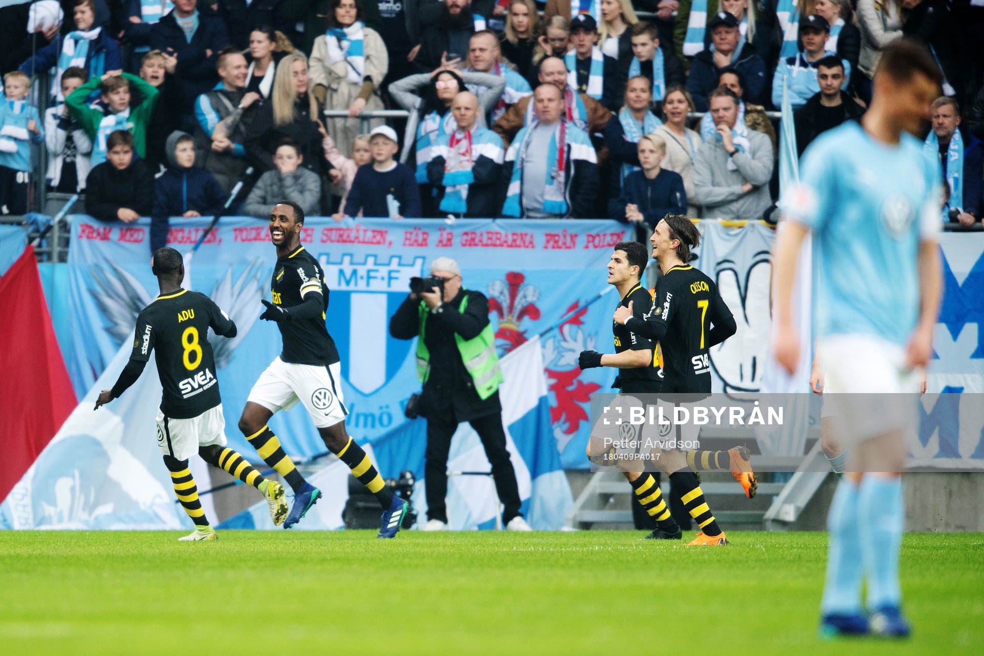 AIK:s Henok Goitom jublar efter att han gjort 0-1-målet under fotbollsmatchen i Allsvenskan mellan Malmö FF och AIK den 9 april 2018 i Malmö.