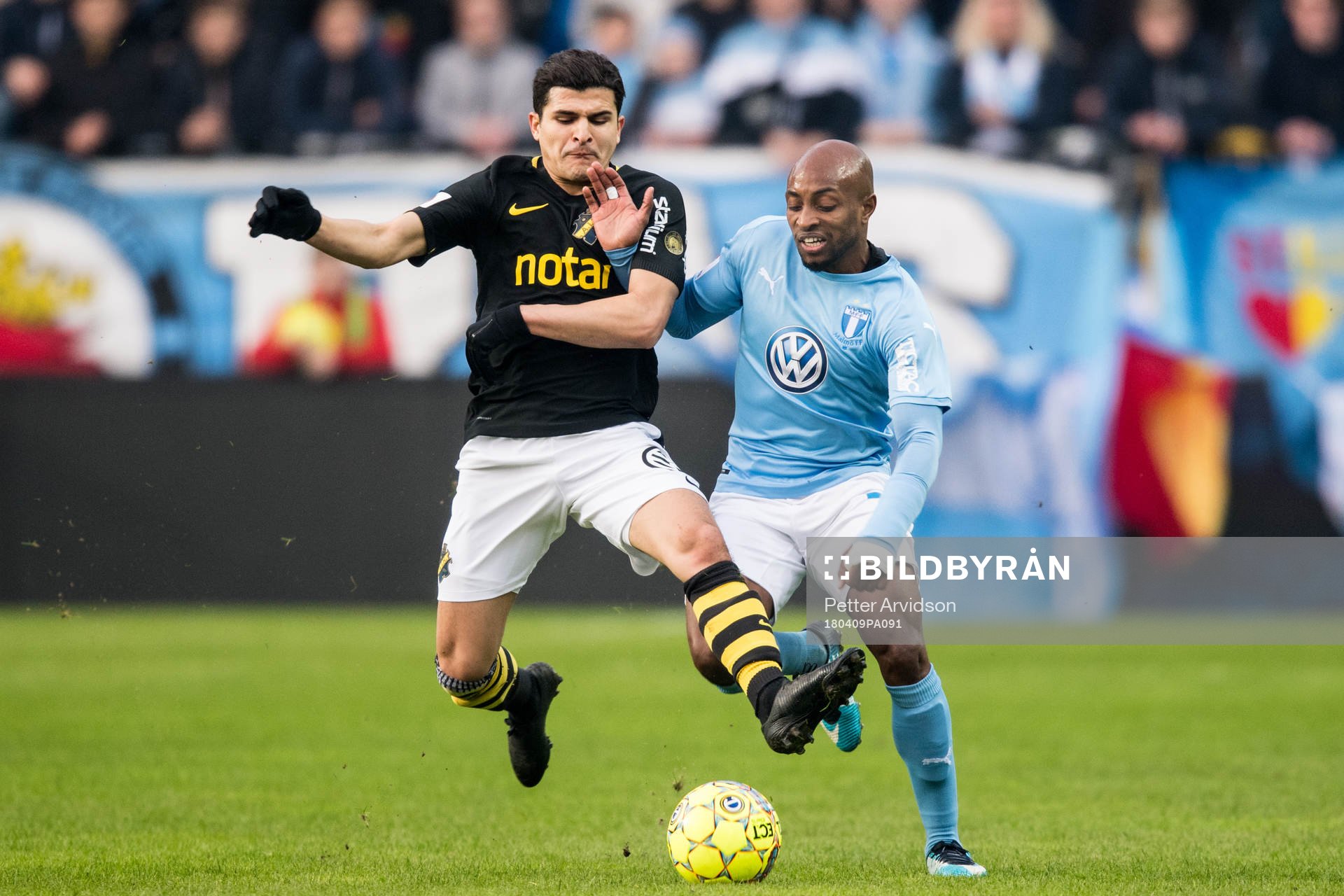 s Tarik Elyounoussi och Malmö FFs Fouad Bachirou