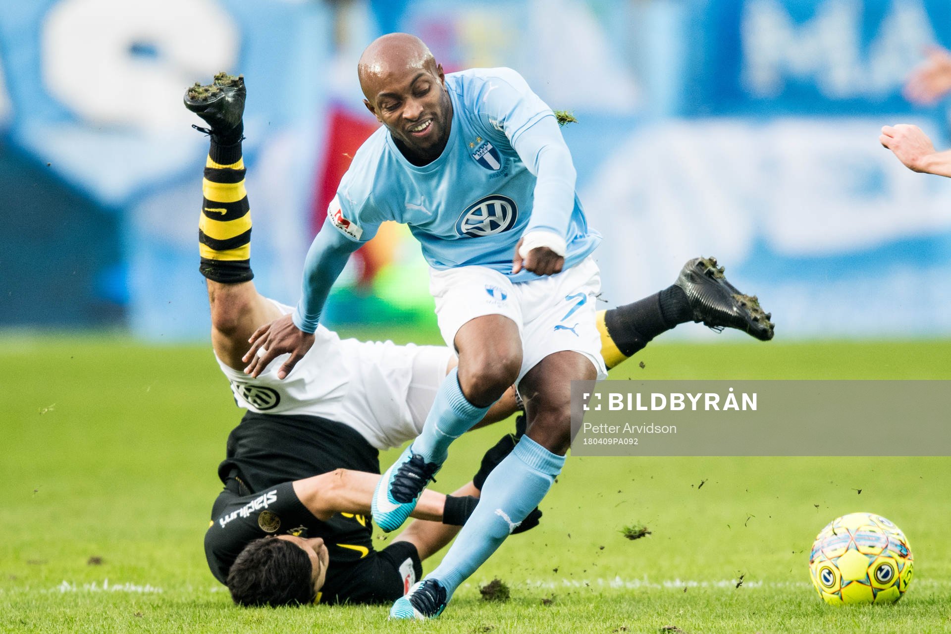s Tarik Elyounoussi och Malmö FFs Fouad Bachirou