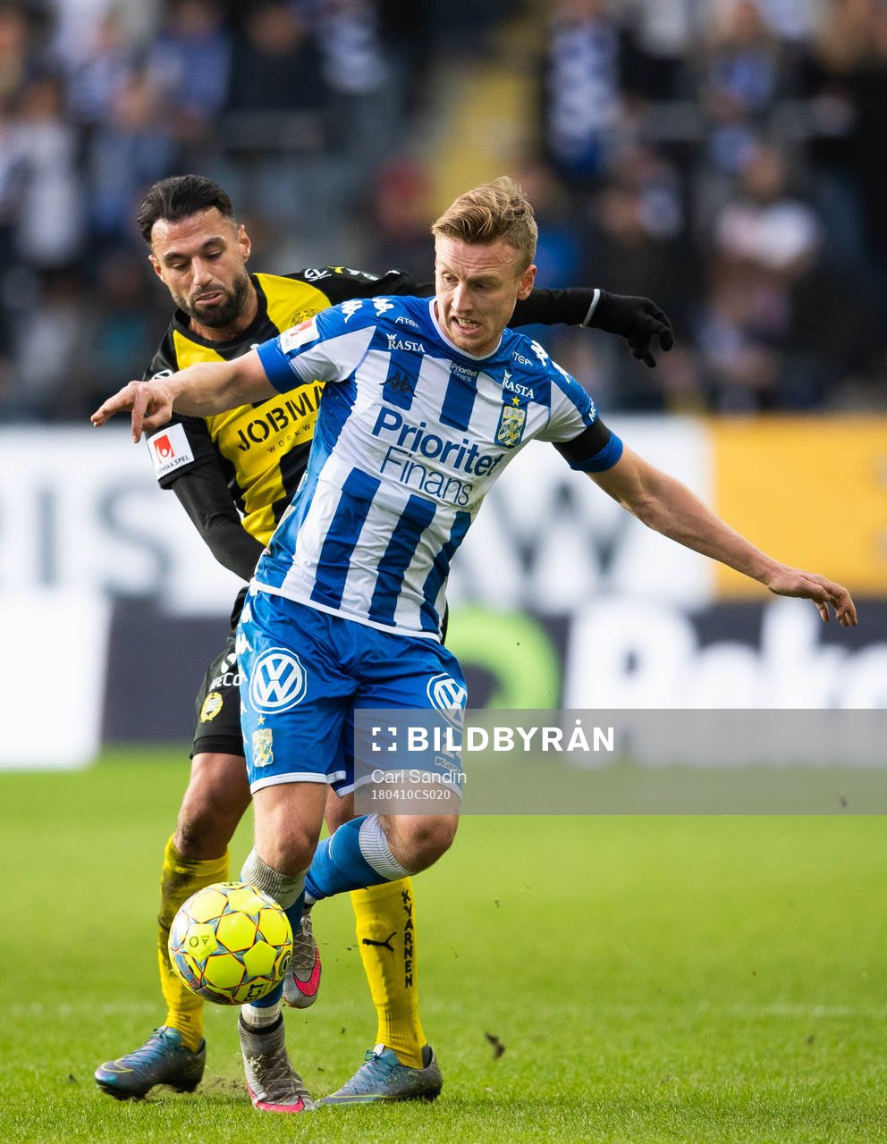 Hammarbys Imad Khalili och IFK Göteborgs Sebastian Ohlsson i kamp om bollen under fotbollsmatchen i Allsvenskan mellan IFK Göteborg och Hammarby den 10 april 2018 i Göteborg.