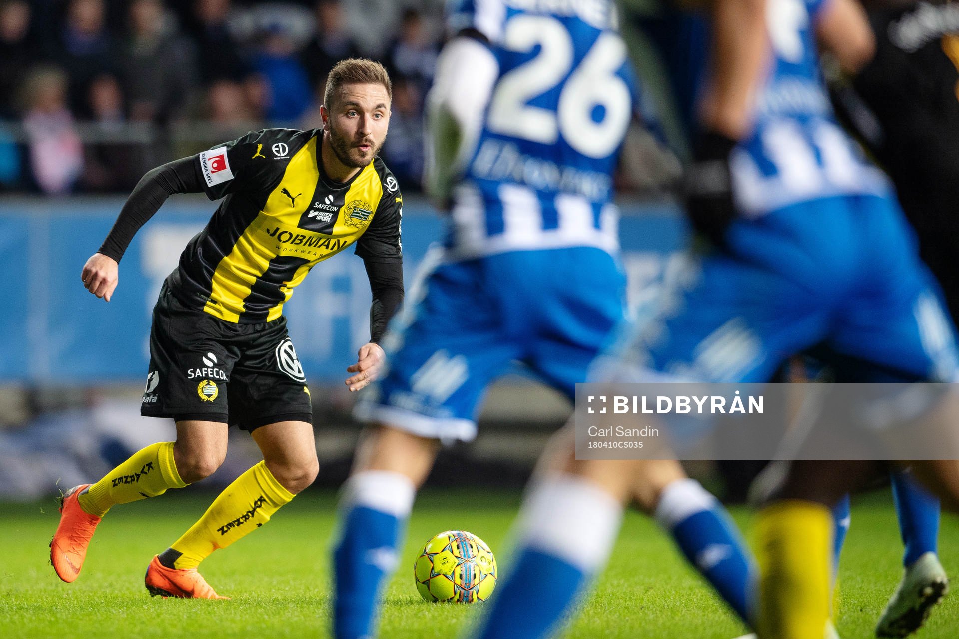Hammarbys Muamer Tankovic med bollen