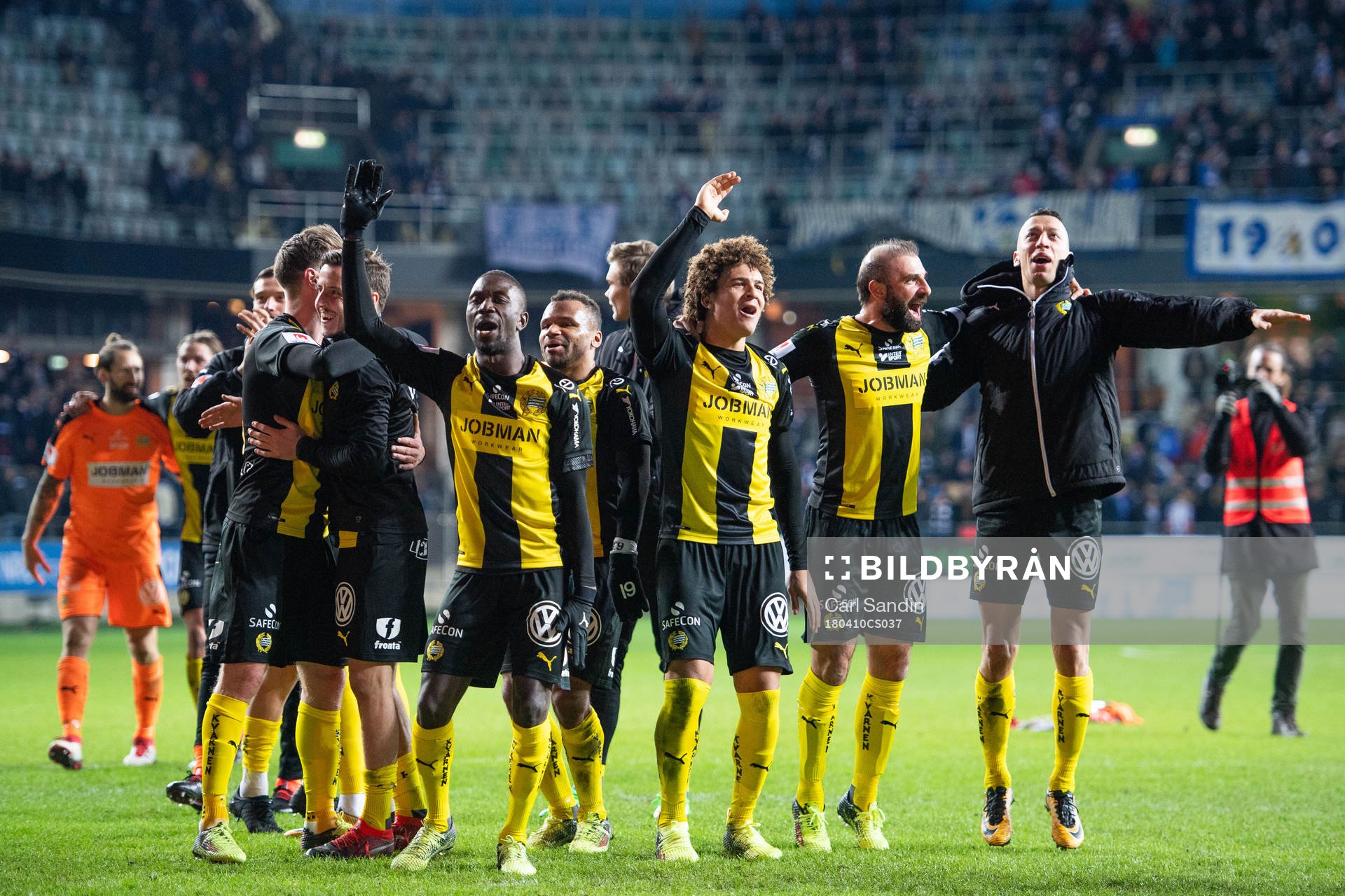 Hammarbys spelare jublar