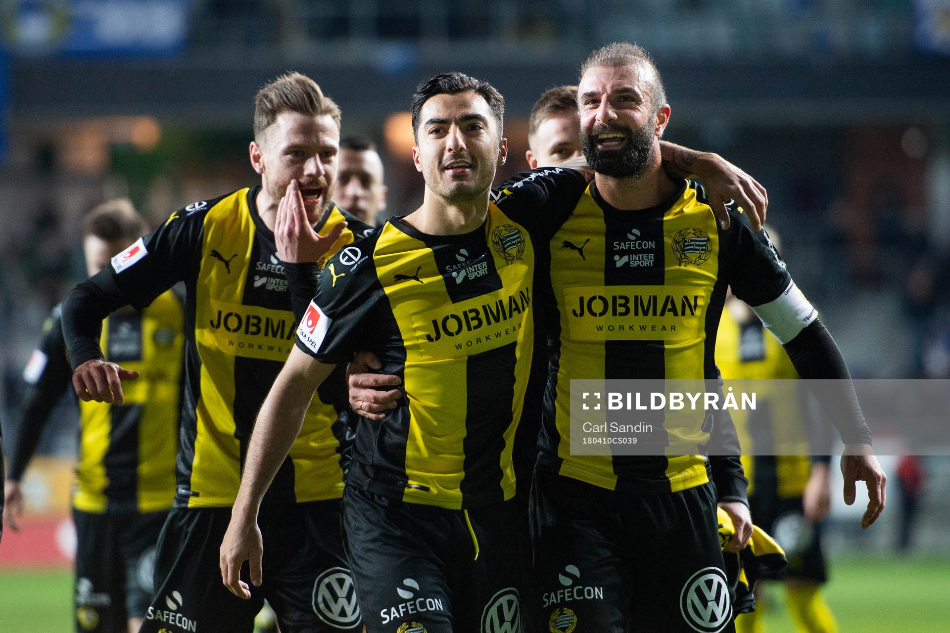 Hammarbys Jiloan Hamad jublar med Kennedy Bakircioglu
