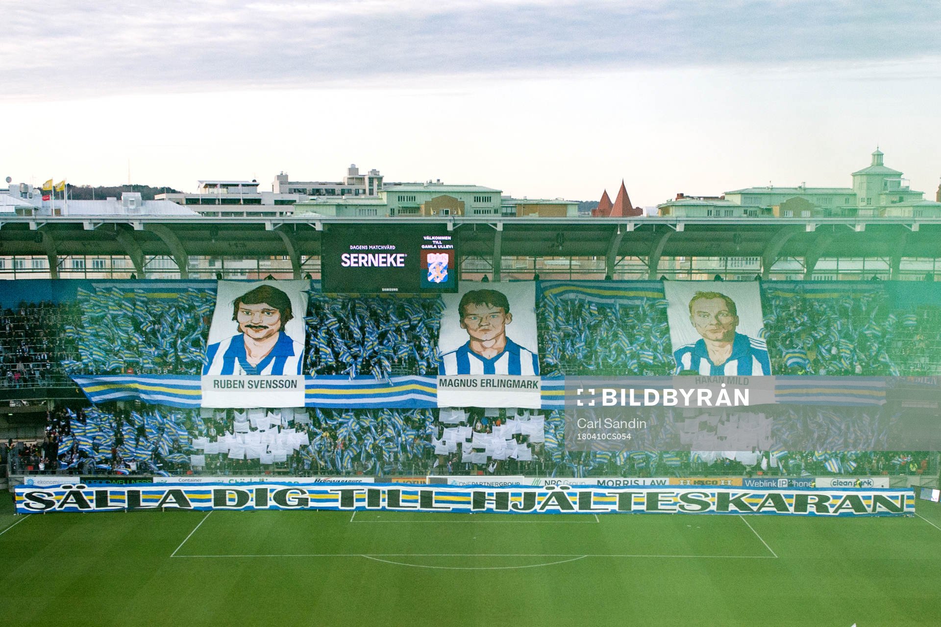 IFK Göteborgs supportrar med tifo innan fotbollsmatchen i
