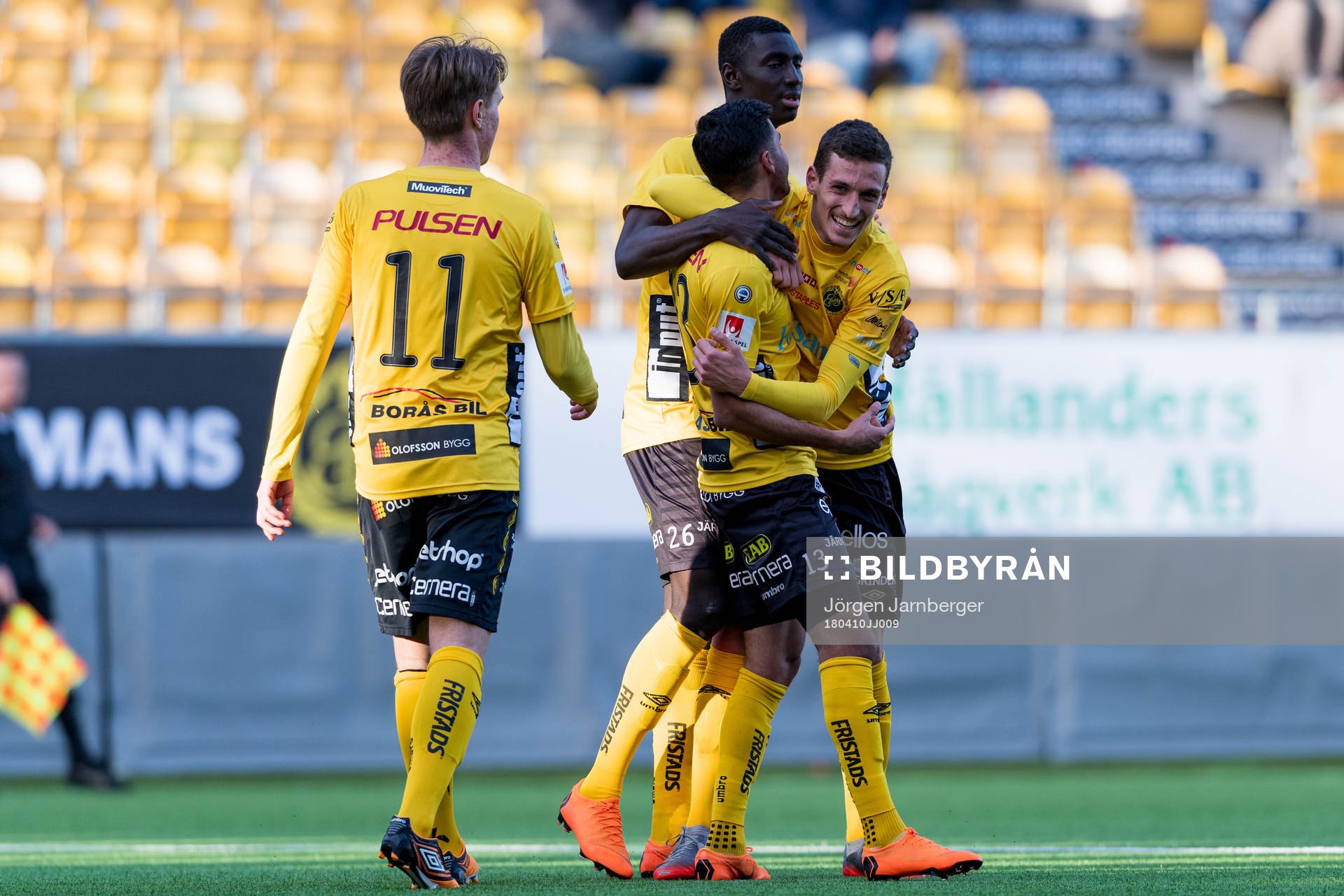 Elfsborgs Rami Kaib kramas om av Arian Kabashi och Marokhy