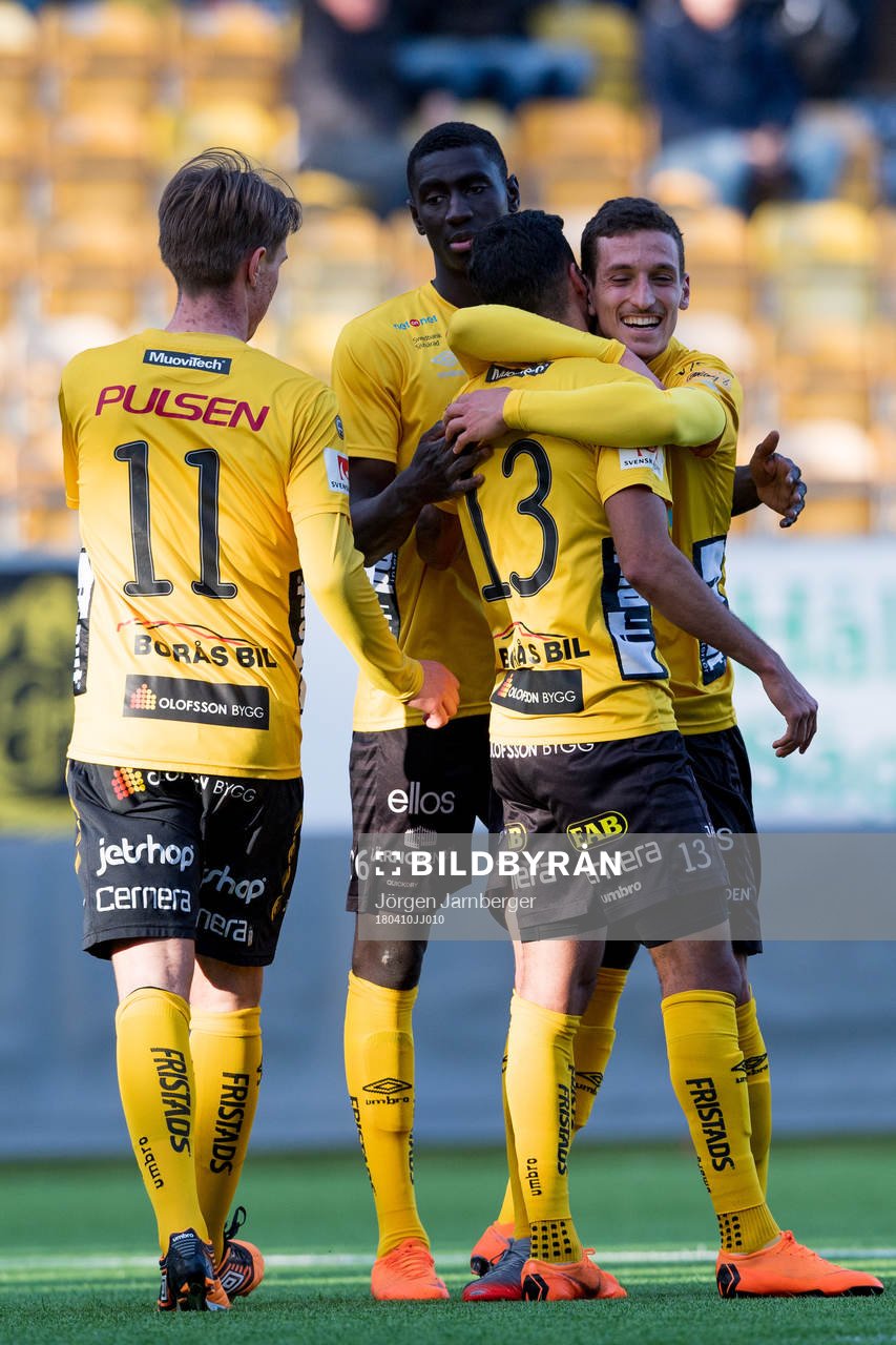 Elfsborgs Rami Kaib kramas om av Arian Kabashi och Marokhy