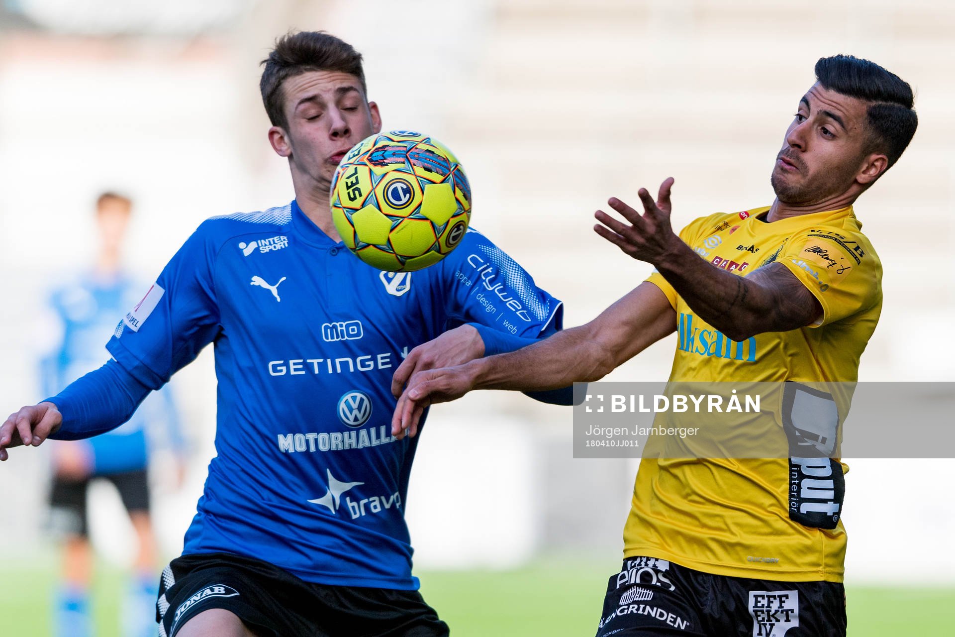 Elfsborgs Rami Kaib och Halmstads Gabriel Wallentin