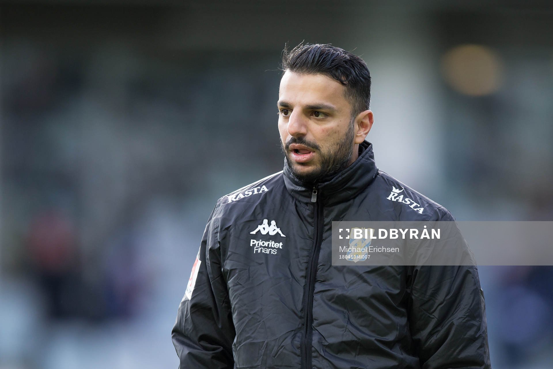 IFK Göteborgs tränare Poya Asbaghi innan fotbollsmatchen