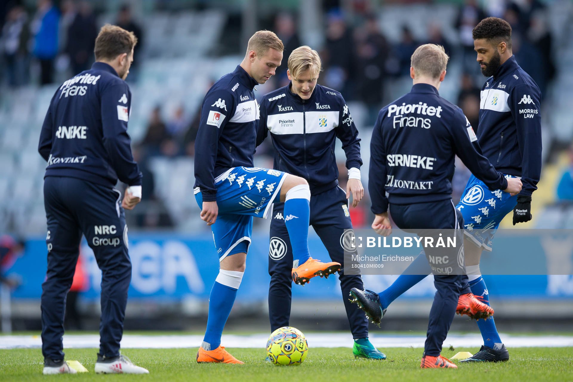 IFK Göteborgs Gustav Engvall värmer upp med Tobias
