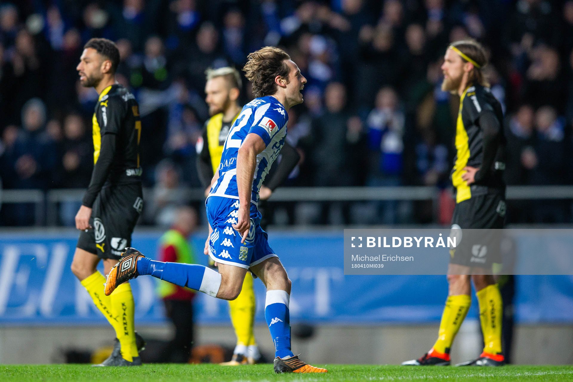 IFK Göteborgs Mikkel Diskerud jubkar med lagkamrater efter att han gjort 1-0-målet under fotbollsmatchen i Allsvenskan mellan IFK Göteborg och Hammarby den 10 april 2018 i Göteborg.