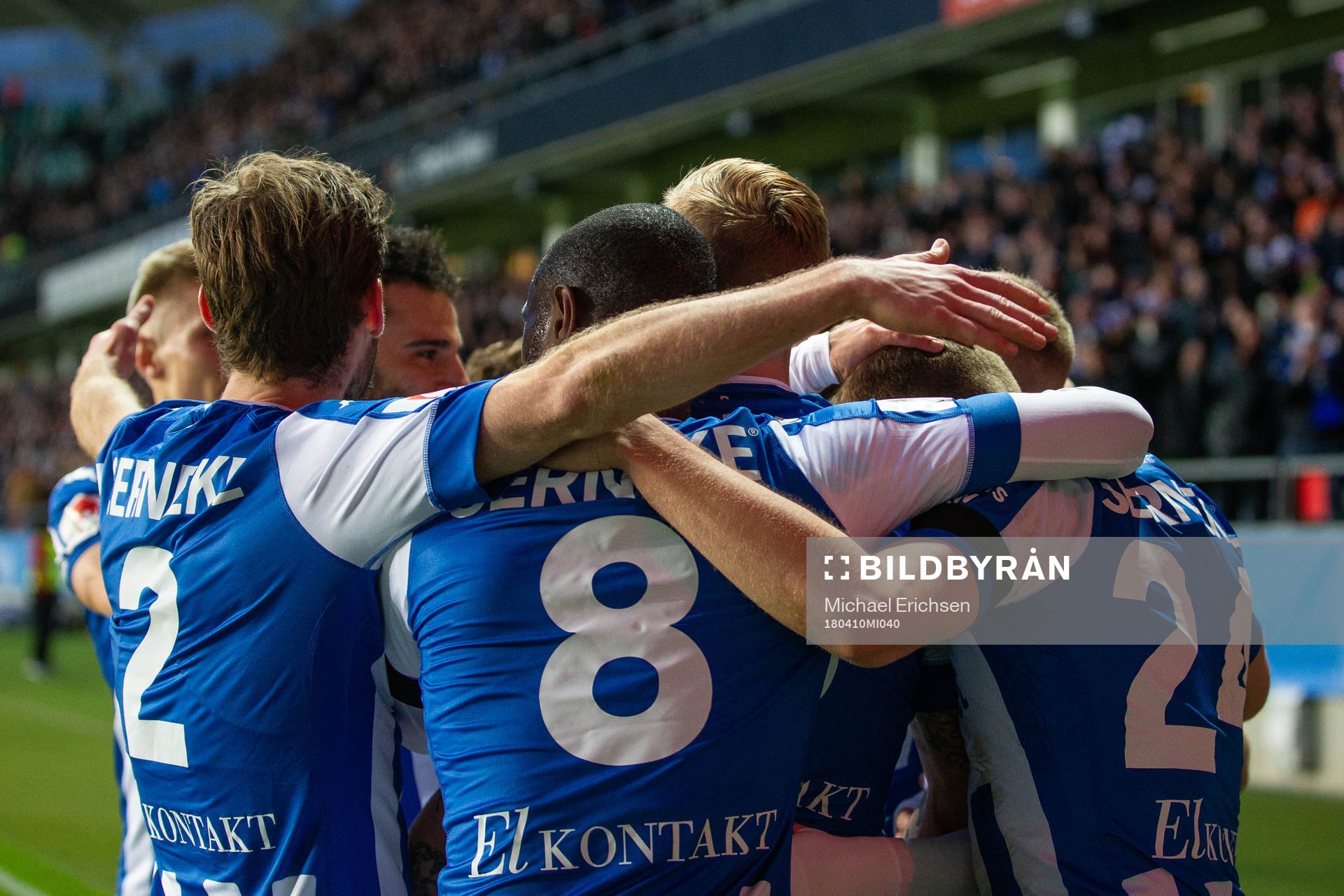 IFK Göteborgs Mikkel Diskerud jubkar med lagkamrater efter att han gjort 1-0-målet under fotbollsmatchen i Allsvenskan mellan IFK Göteborg och Hammarby den 10 april 2018 i Göteborg.