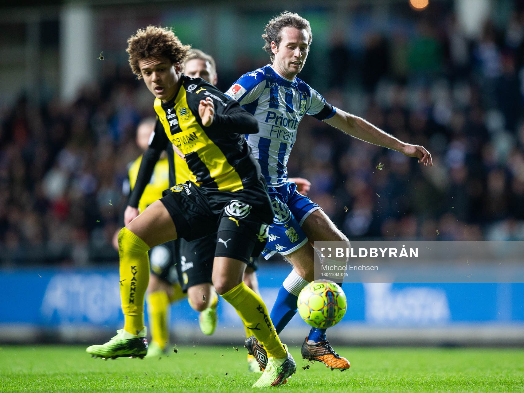 Hammarbys Neto Borges och IFK Göteborgs Mikkel Diskerud i