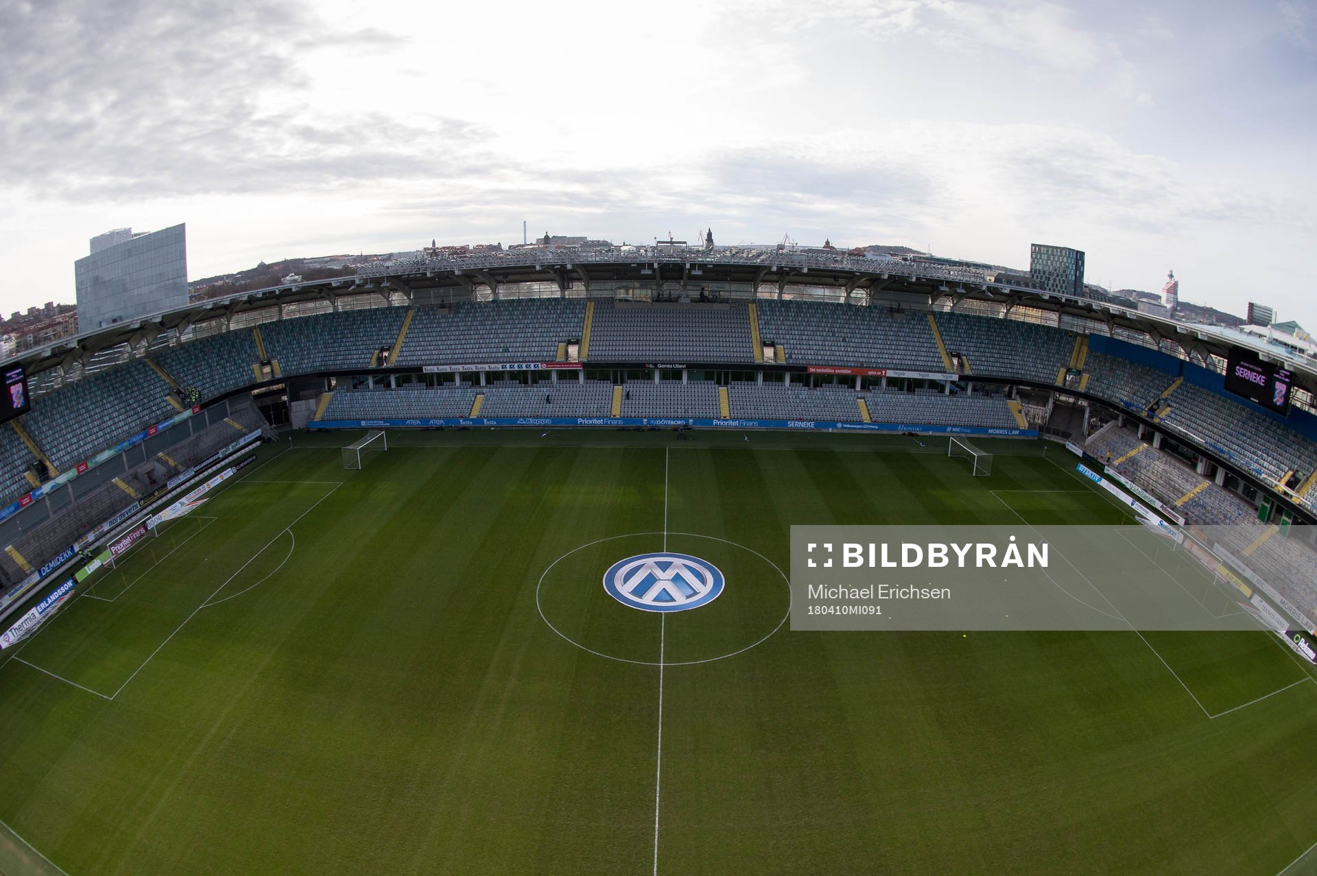 Vy över arena Gamla Ullevi innan fotbollsmatchen i