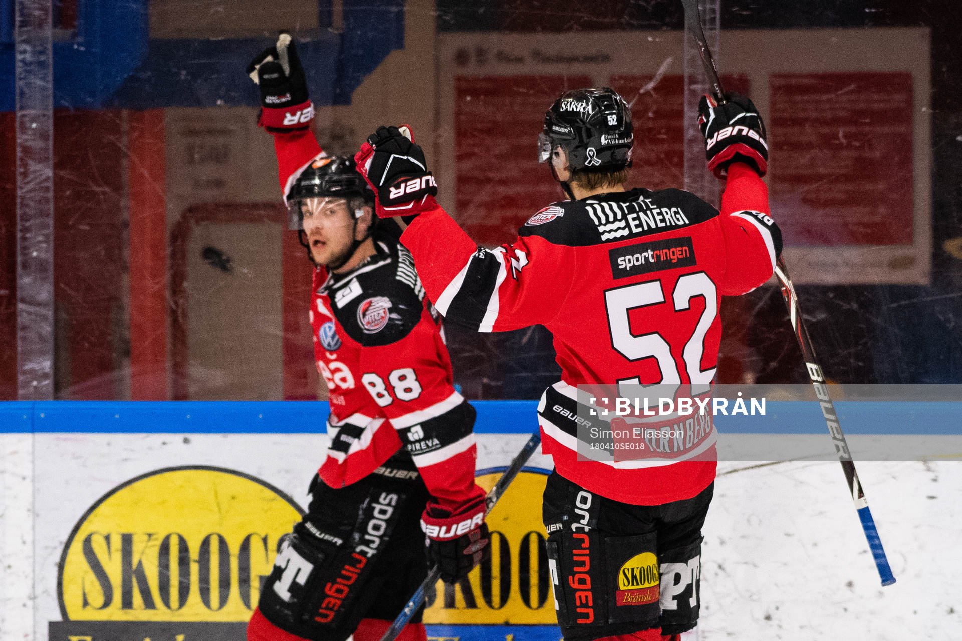 Piteås Erik Wikgren och August Tornberg jublar