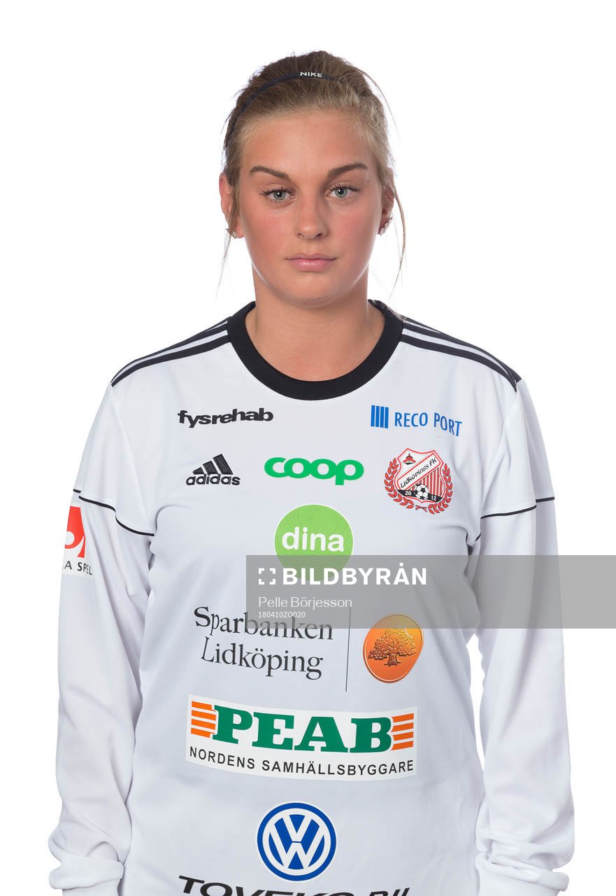 Lidköpings målvakt Amanda Nordberg poserar för ett porträtt den 10 april 2018 i Lidköping.