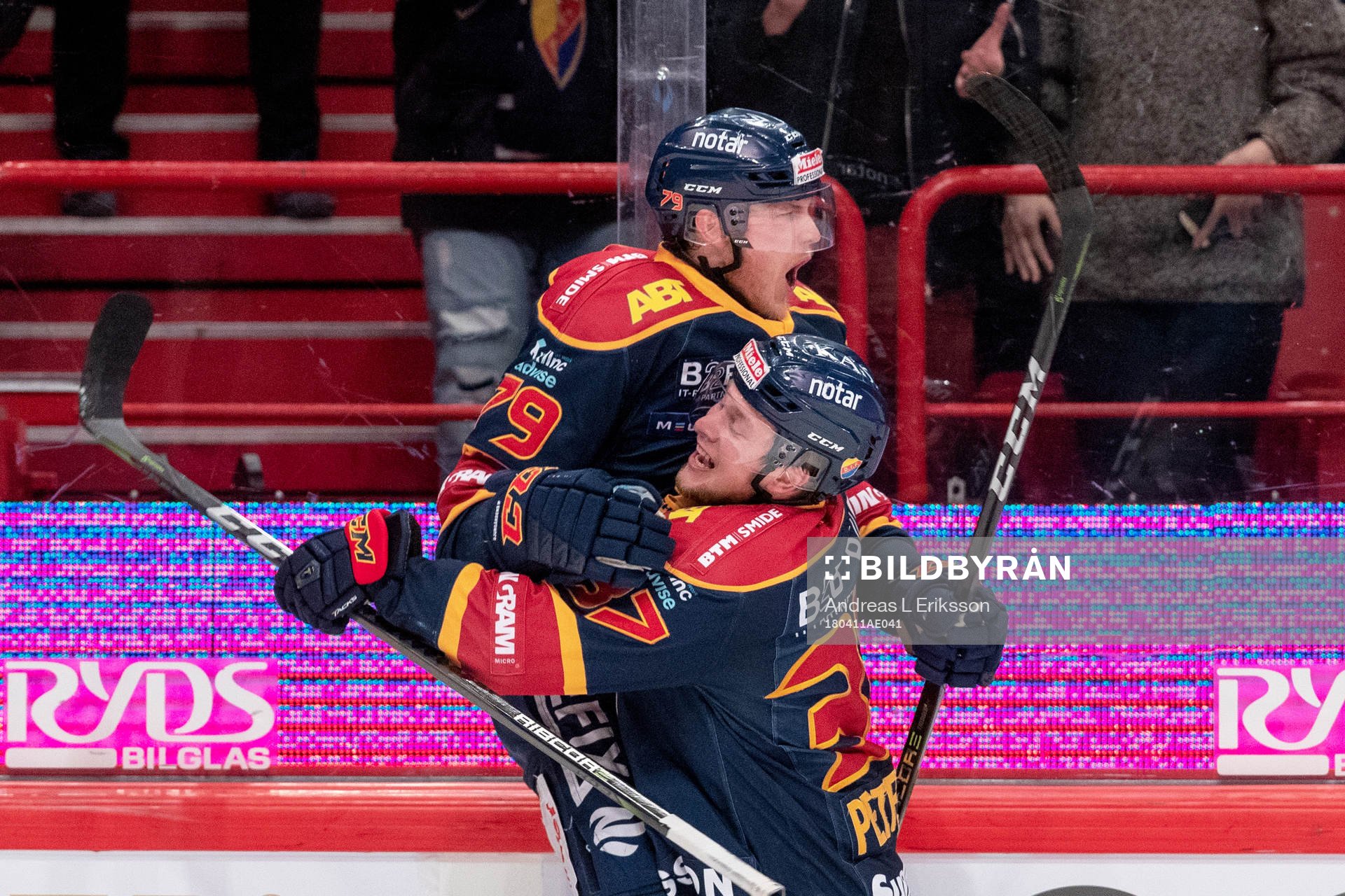 Djurgårdens Patrik Lundh jublar med Jesper Pettersson