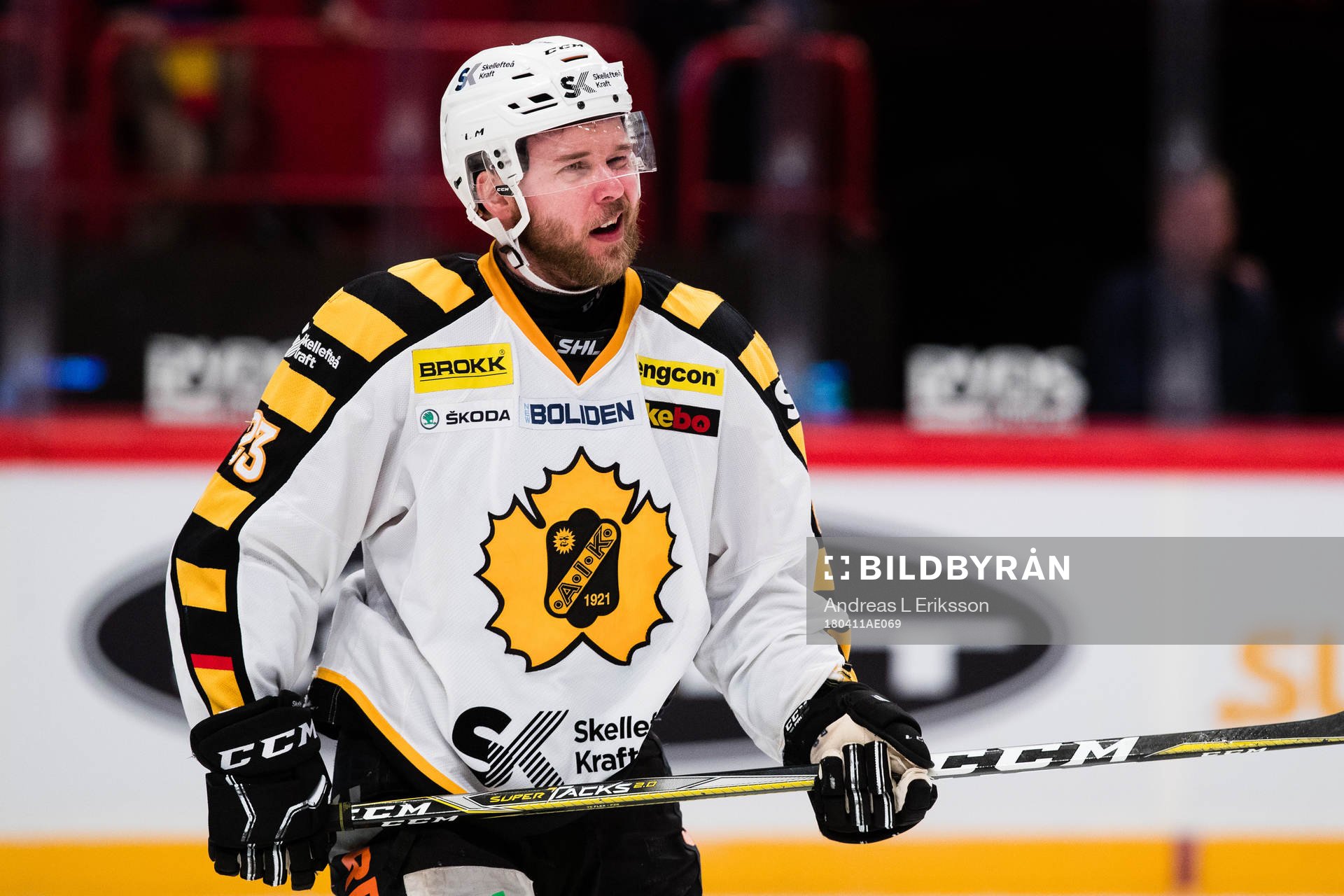 Skellefteås Mark Katic grimaserar