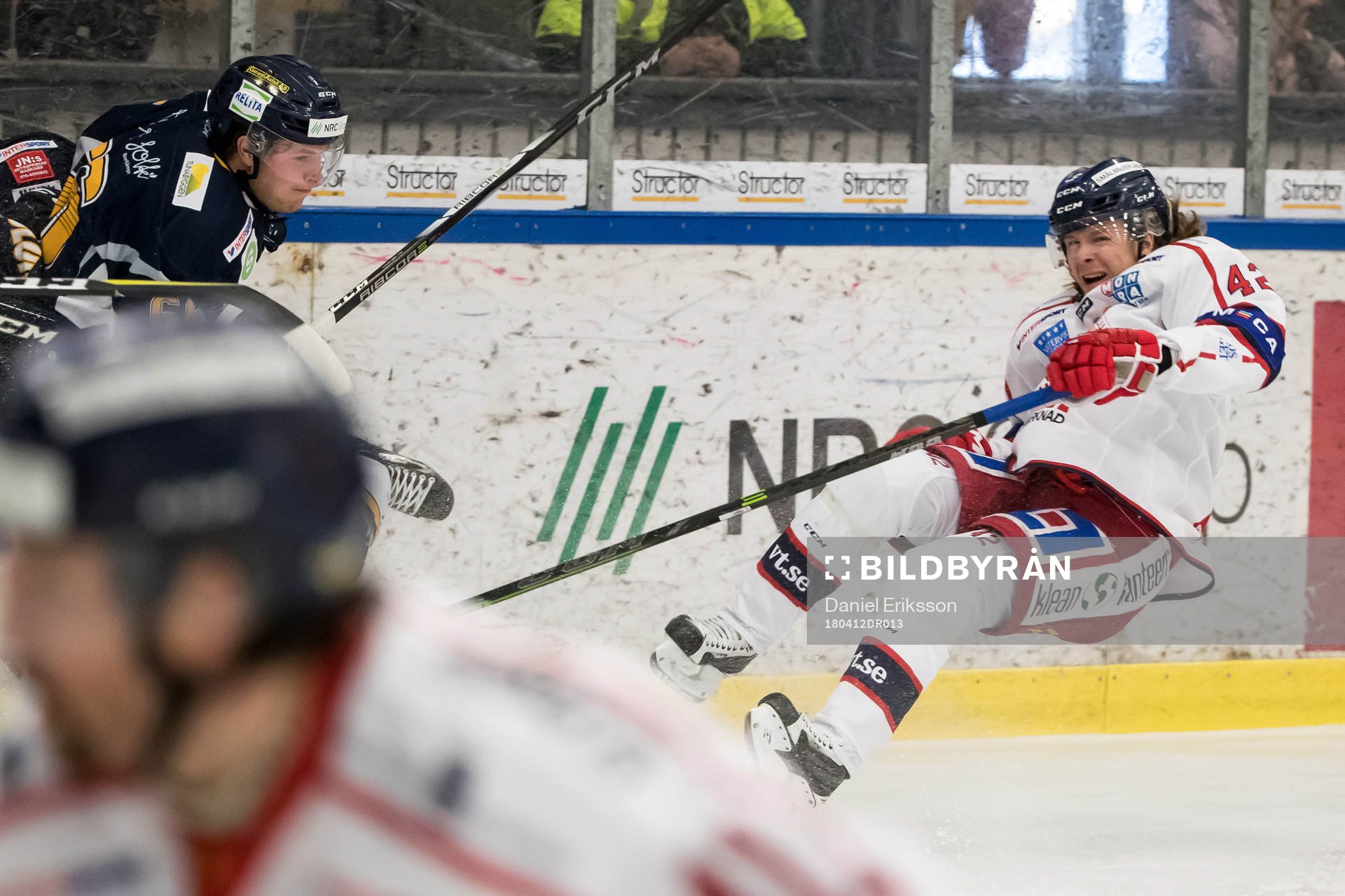 Västerviks Oscar Drugge  i ishockeymatchen i kval till