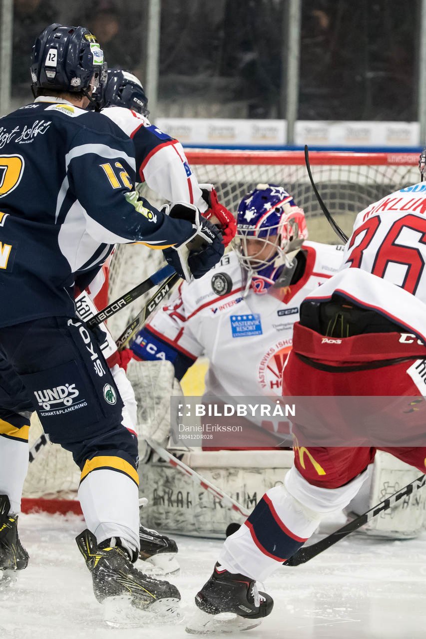 Västerviks målvakt Jonas Fransson   i ishockeymatchen i