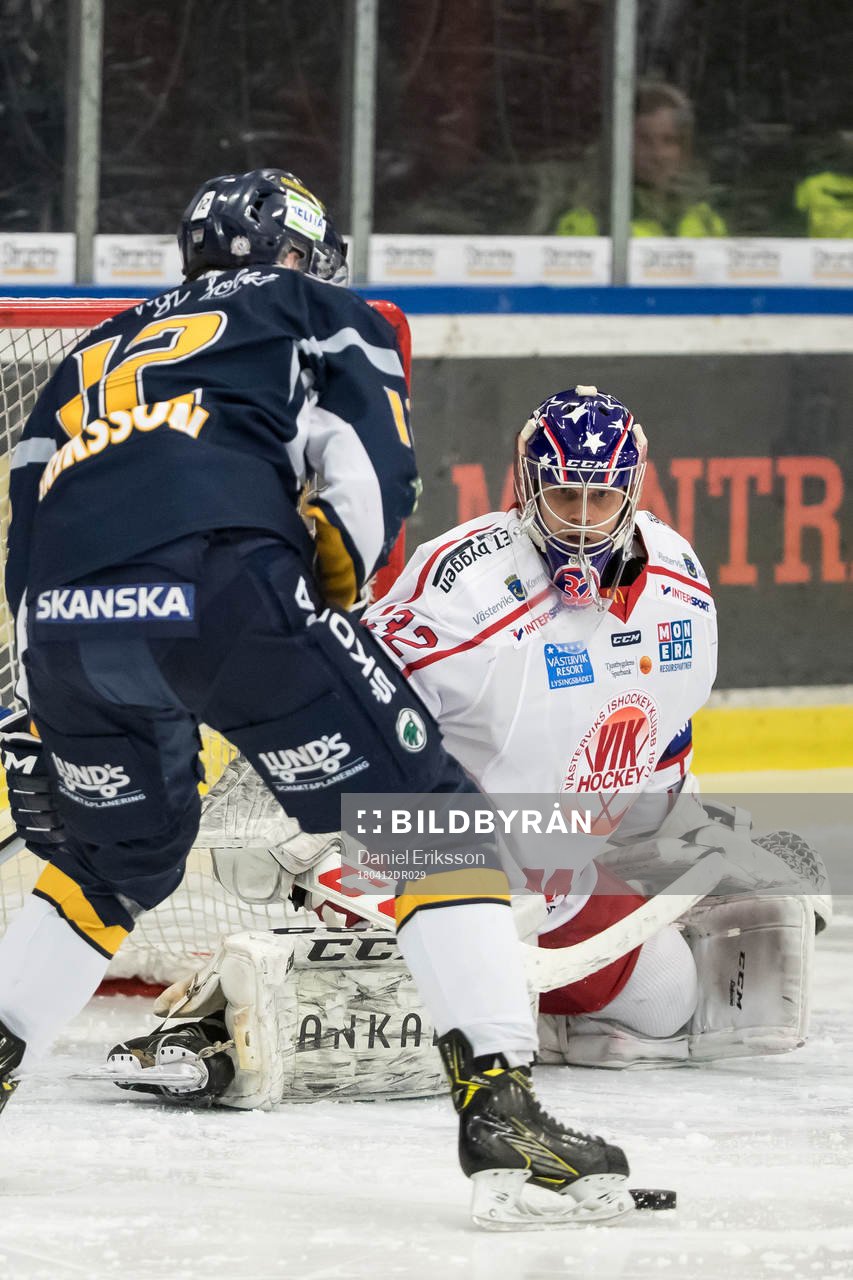 Västerviks målvakt Jonas Fransson   i ishockeymatchen i