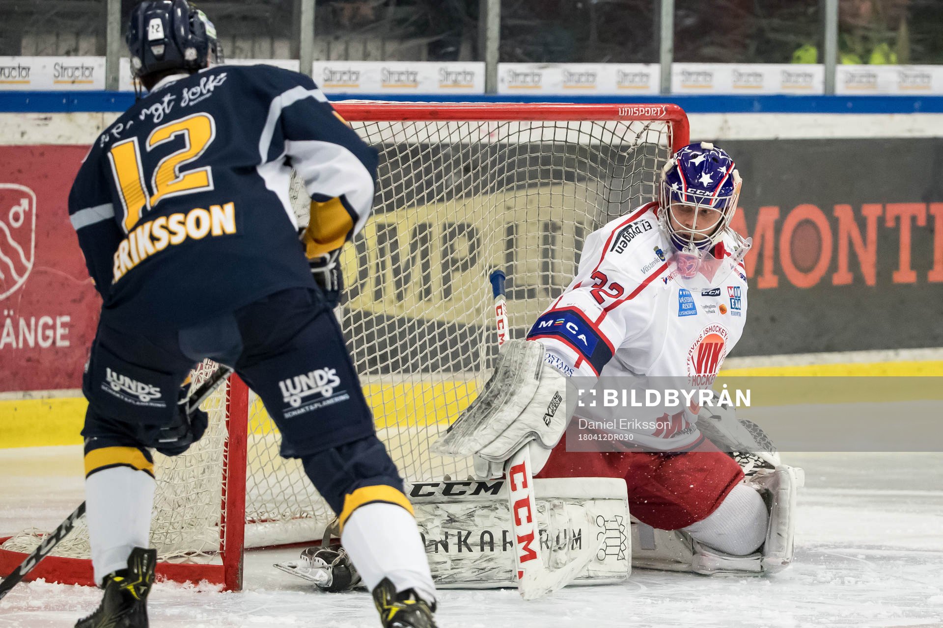 Västerviks målvakt Jonas Fransson   i ishockeymatchen i