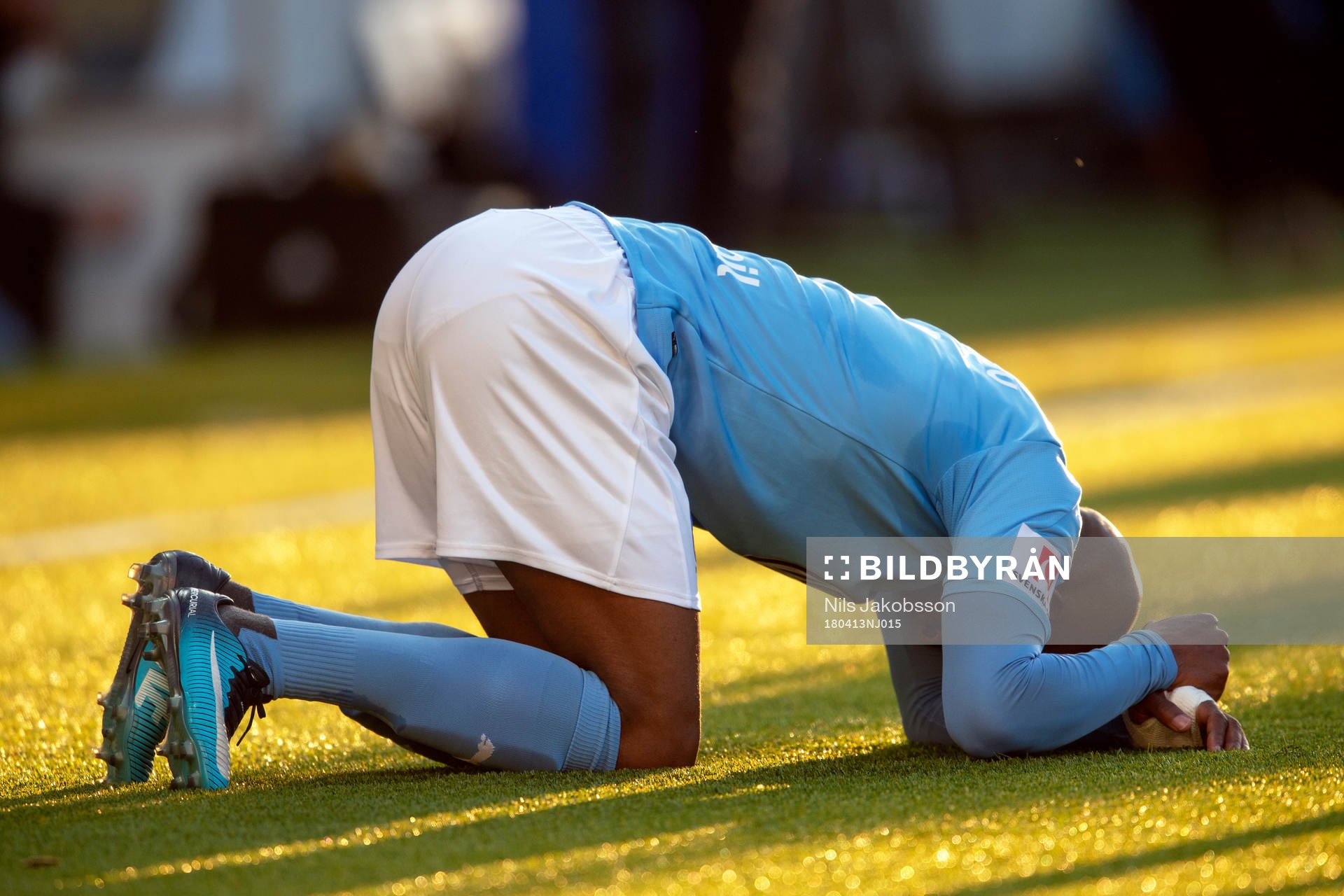 Malmö FFs Fouad Bachirou grinar illa