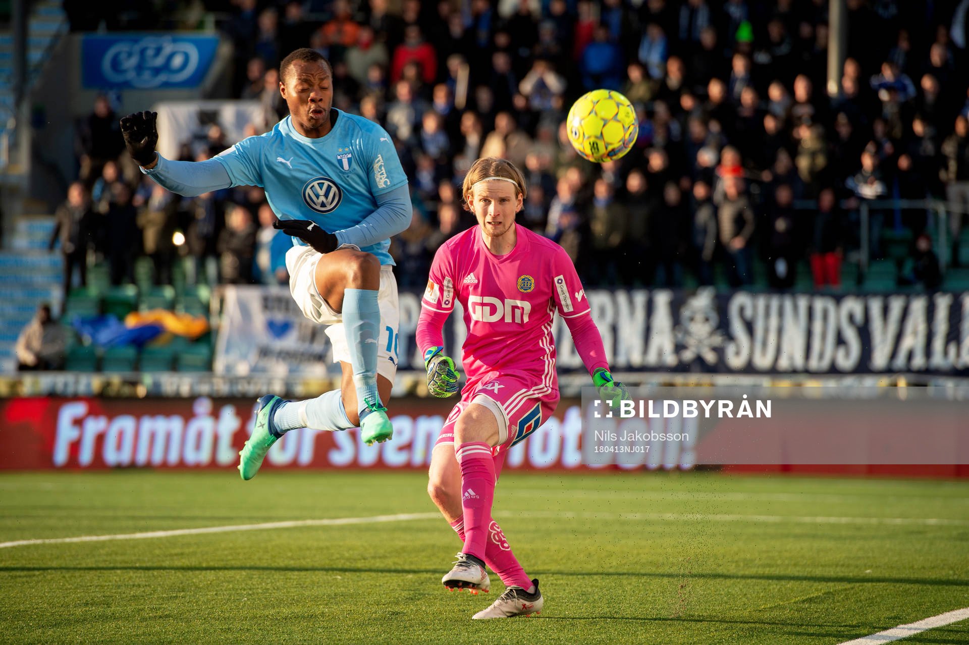 Malmö FFs Carlos Strandberg och Sundsvalls målvakt