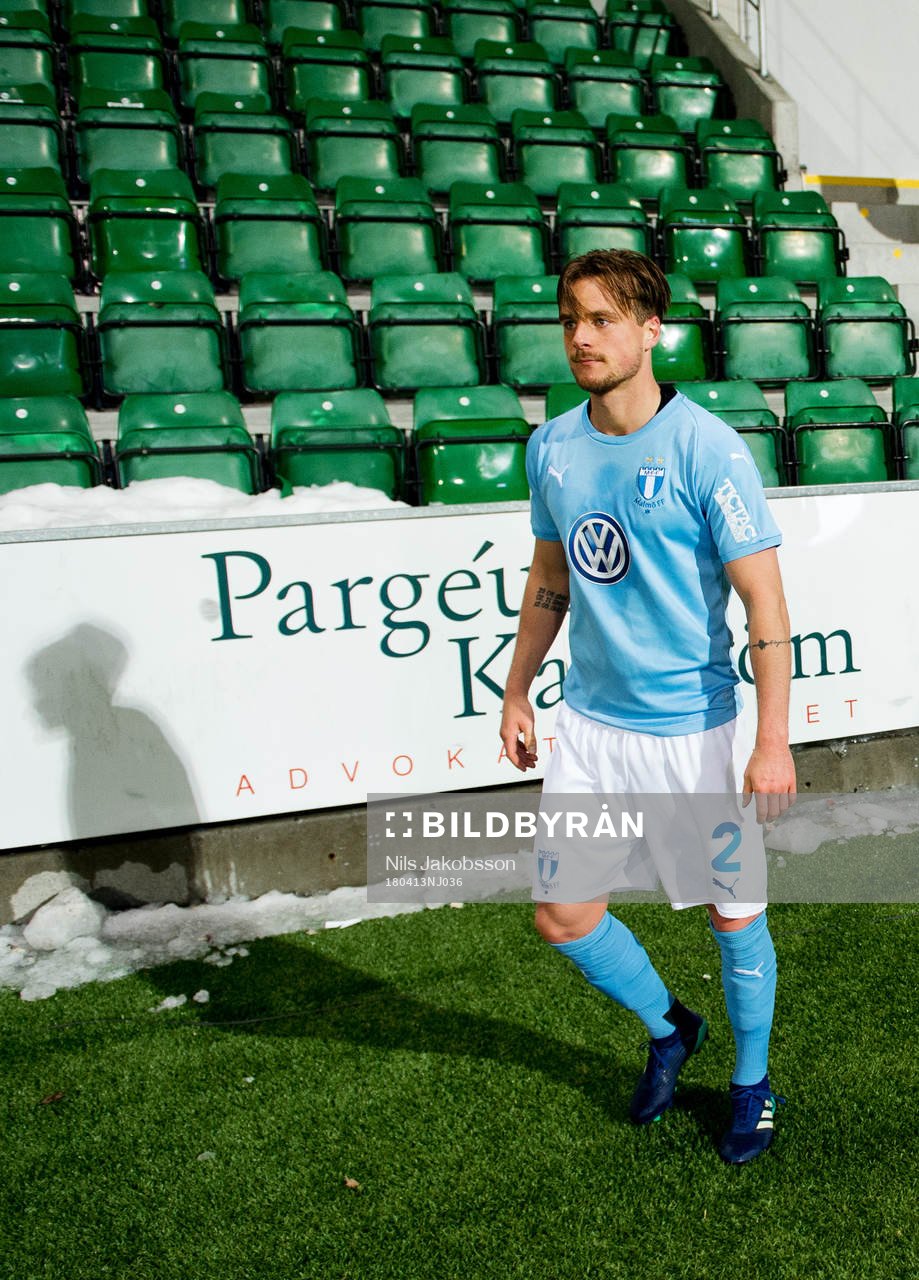 Malmö FFs Eric Larsson deppar
