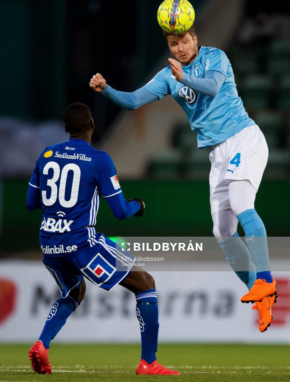 Sundsvalls Peter Wilson och Malmö FFs Lasse Nielsen