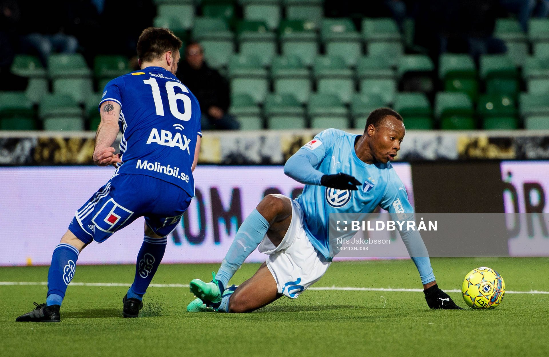 Sundsvalls Carlos Gracia och Malmö FFs Carlos Strandberg