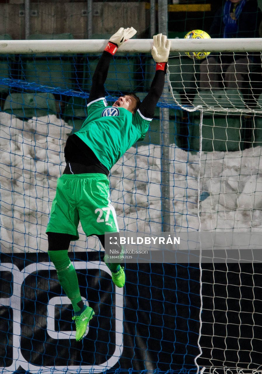 Malmö FFs målvakt Johan Dahlin under fotbollsmatchen i Allsvenskan mellan GIF Sundsvall och Malmö FF den 13 april 2018 i Sundsvall.