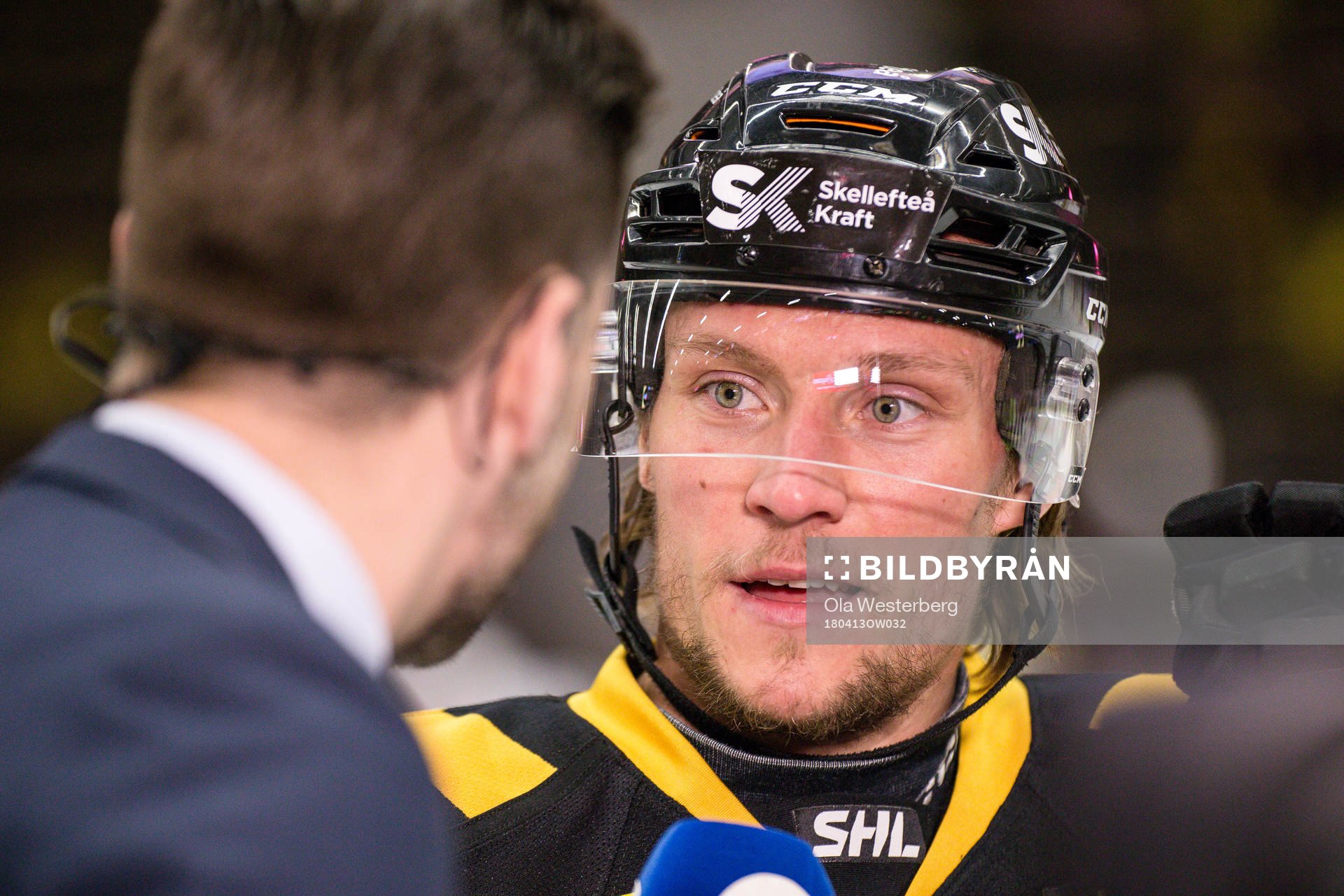Skellefteås Jesper Olofsson blir intervjuad av Cmores