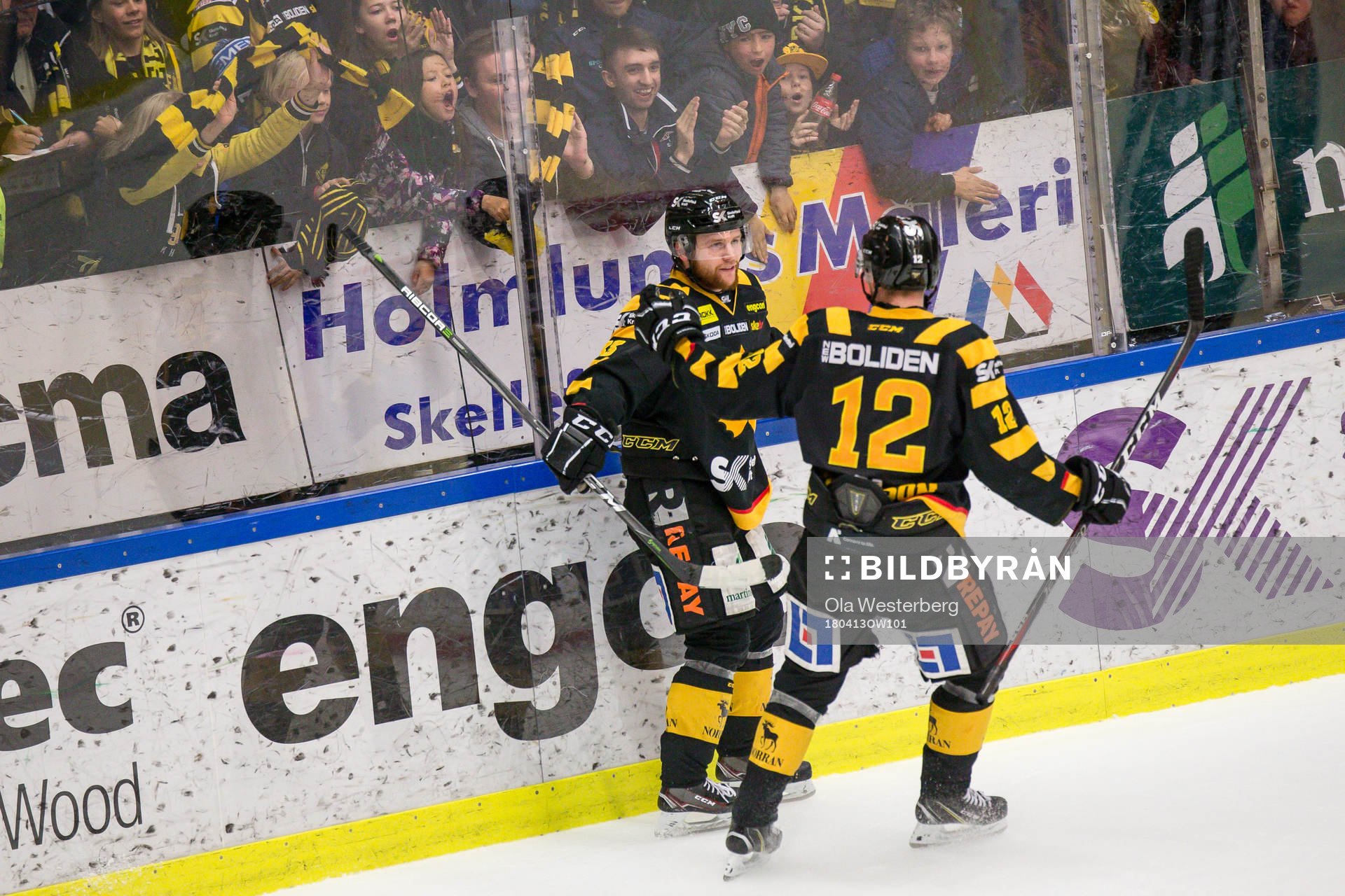 Skellefteås Sebastian Ohlsson och Adam Pettersson jublar