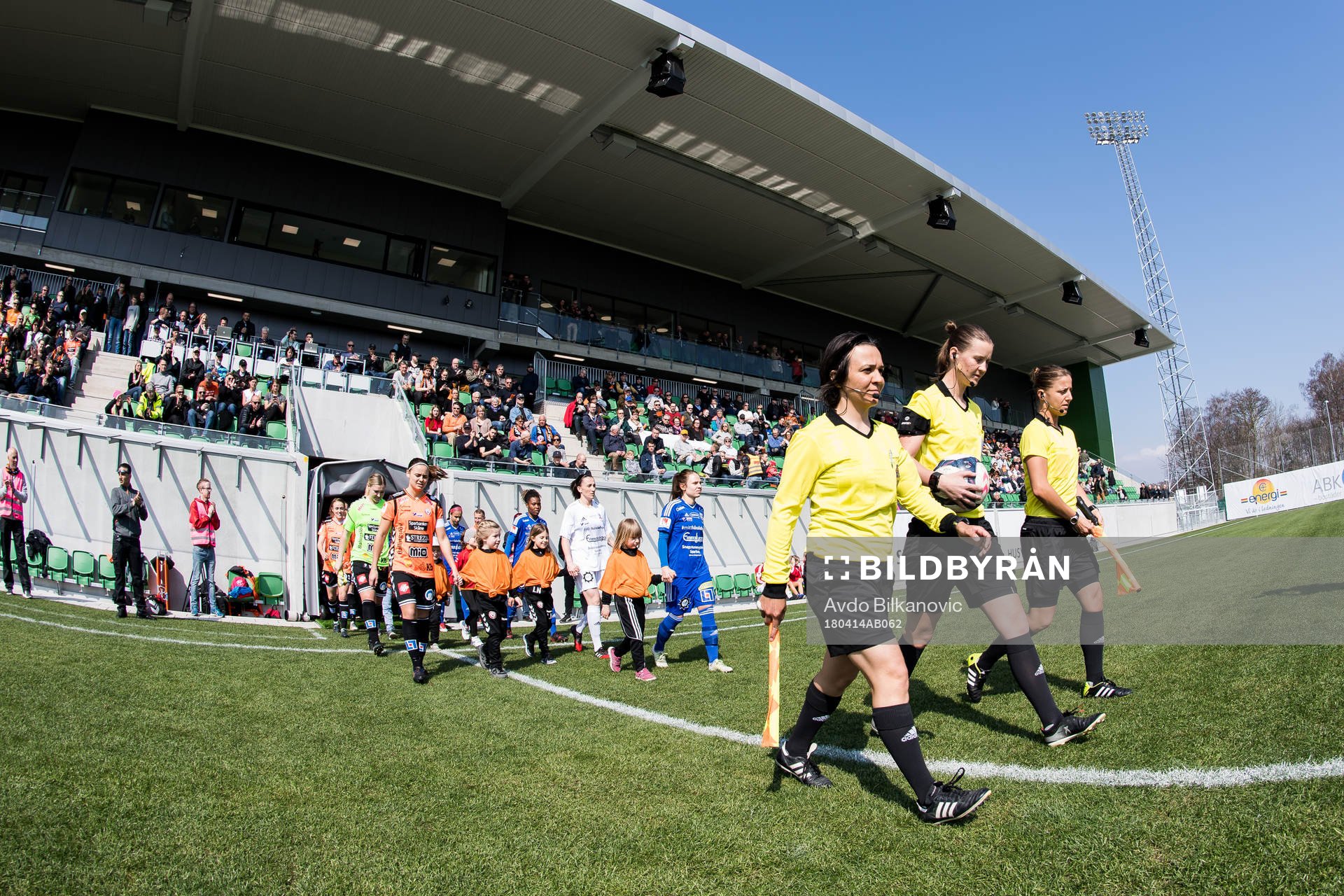 Kristianstads och Vittsjös spelare gör entré