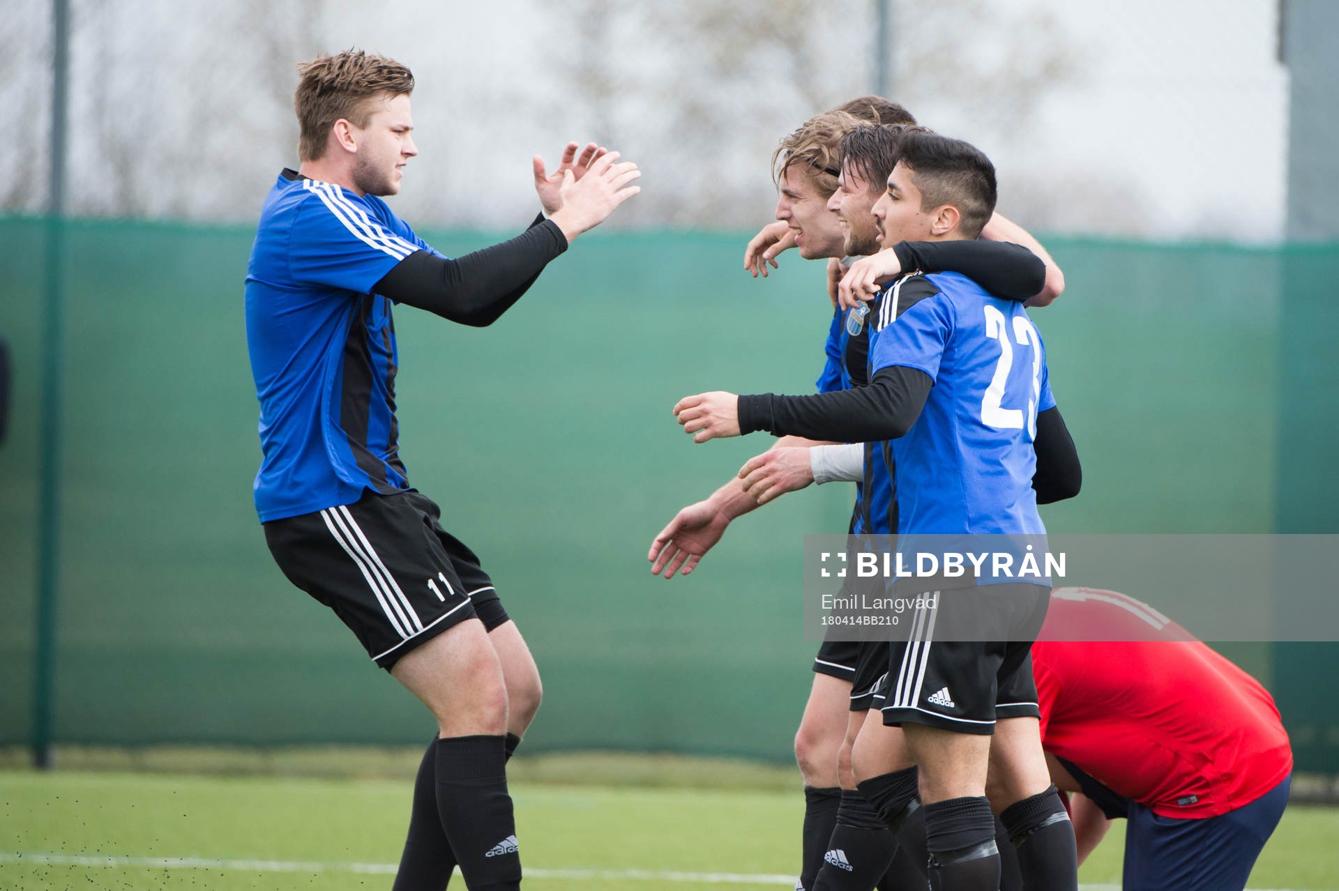 Lilla Torgs Mattias Jönsson, Tim Andersson, Nikola Zivanovic och Diego Delgado Forrich jublar efter Lilla Torgs Nikola Zivanovics 1-0 mål under fotbollsmatchen i division 4 sydvästra mellan Bjärred och Lilla Torg den 14 april 2018 i Bjärred.
