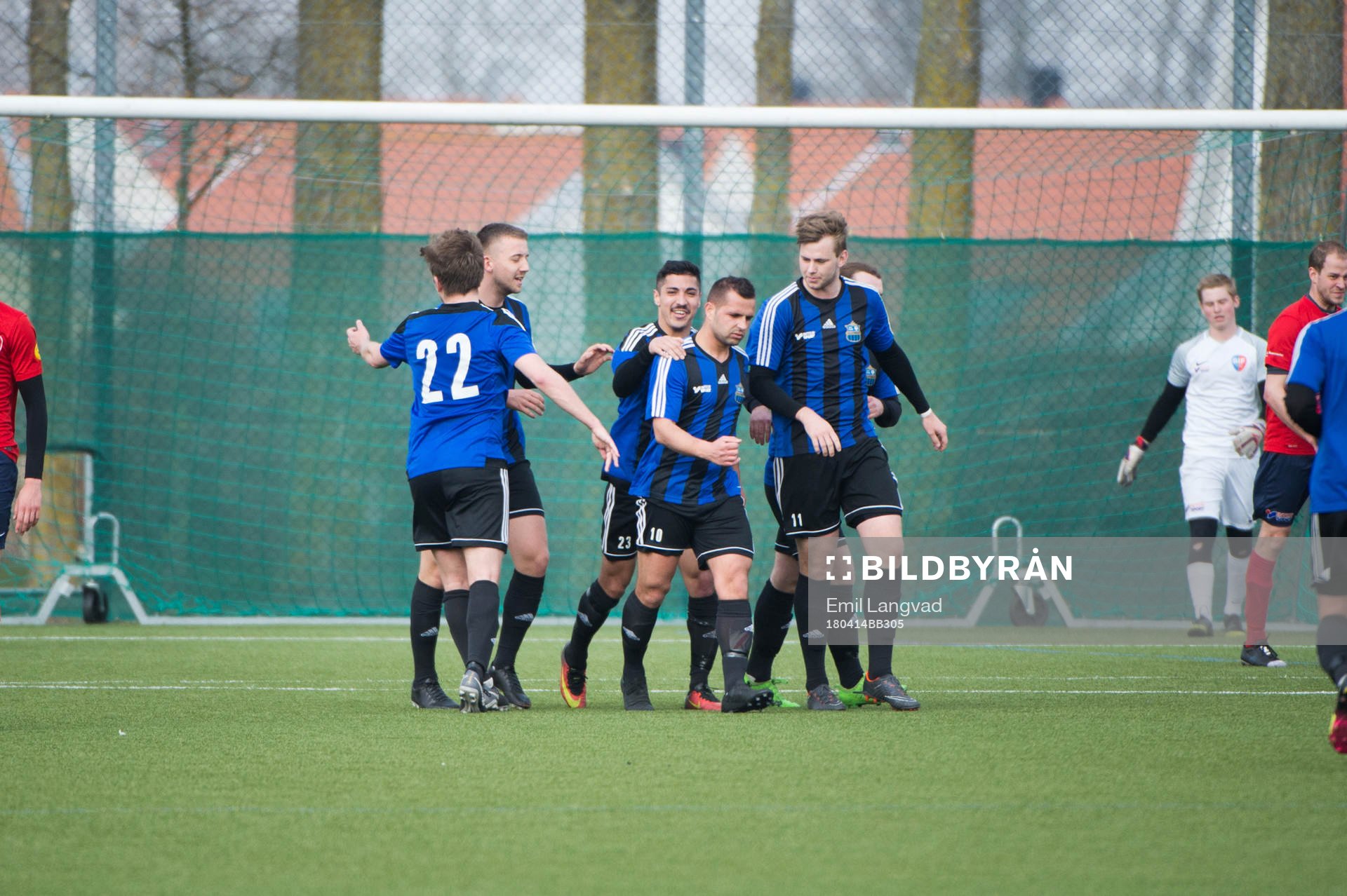 Lilla Torg jublar efter deras Labinot Dreshajs 3- mål under fotbollsmatchen i division 4 sydvästra mellan Bjärred och Lilla Torg den 14 april 2018 i Bjärred.
