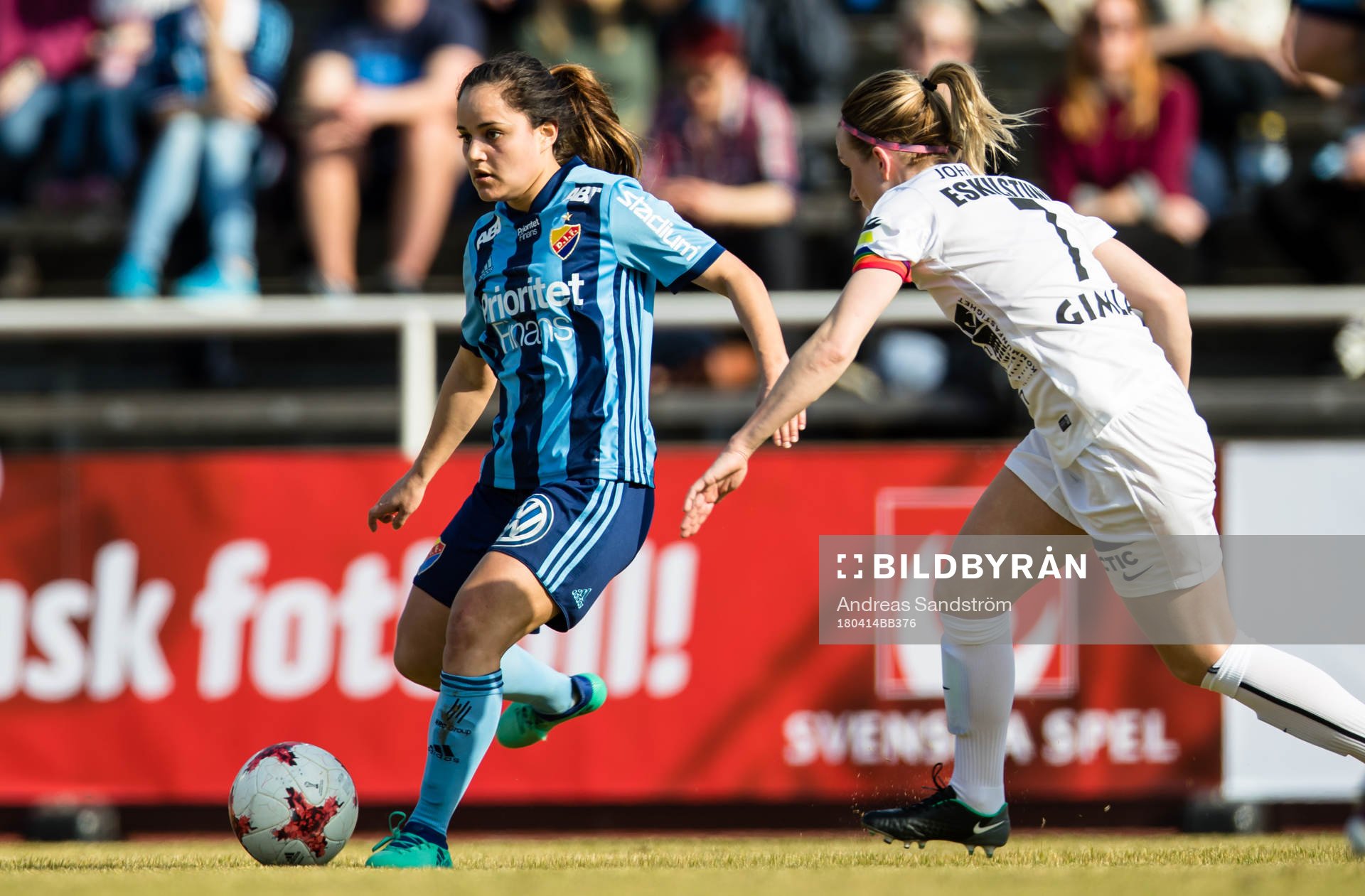 Djurgårdens Malin Diaz med boll