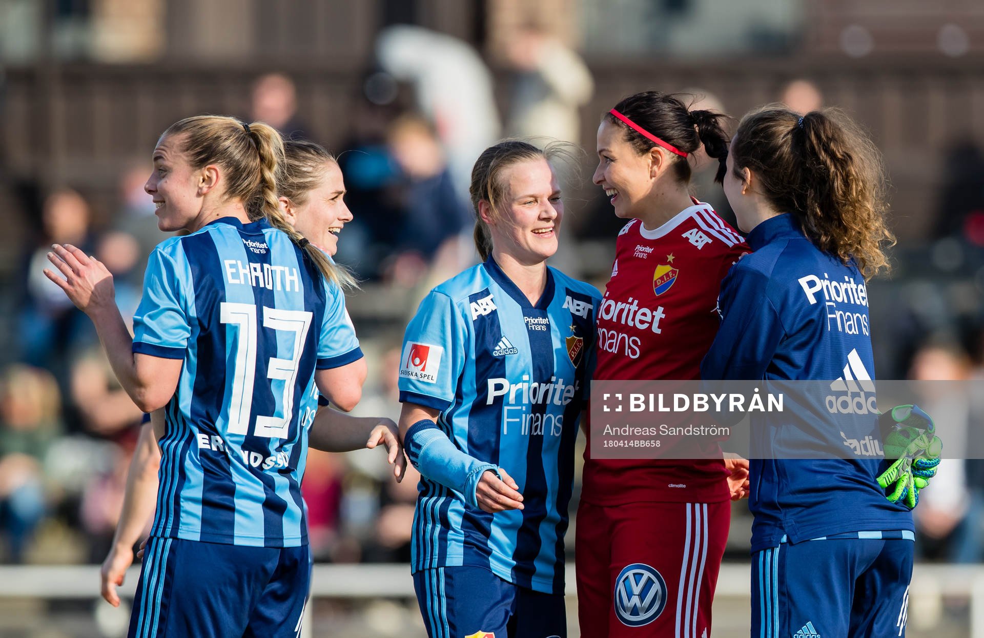Djurgårdens spelare med tvåmålsskytten Michaela van